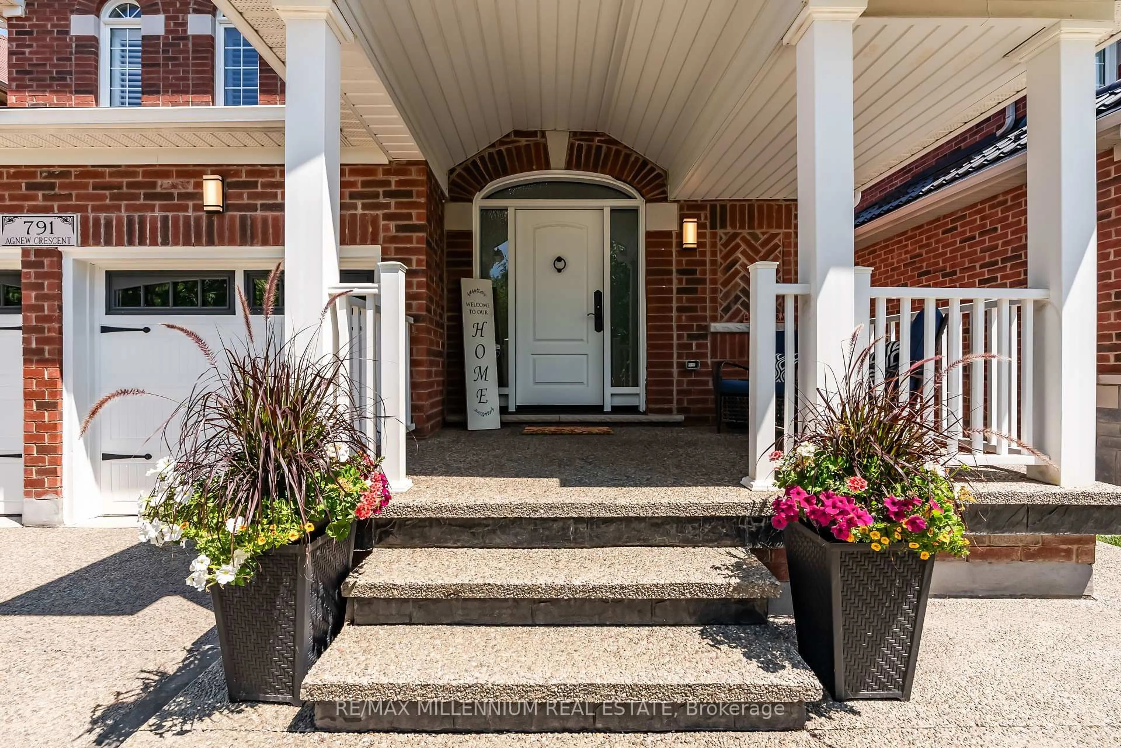 Indoor entryway for 791 Agnew Cres, Milton Ontario L9T 8M5