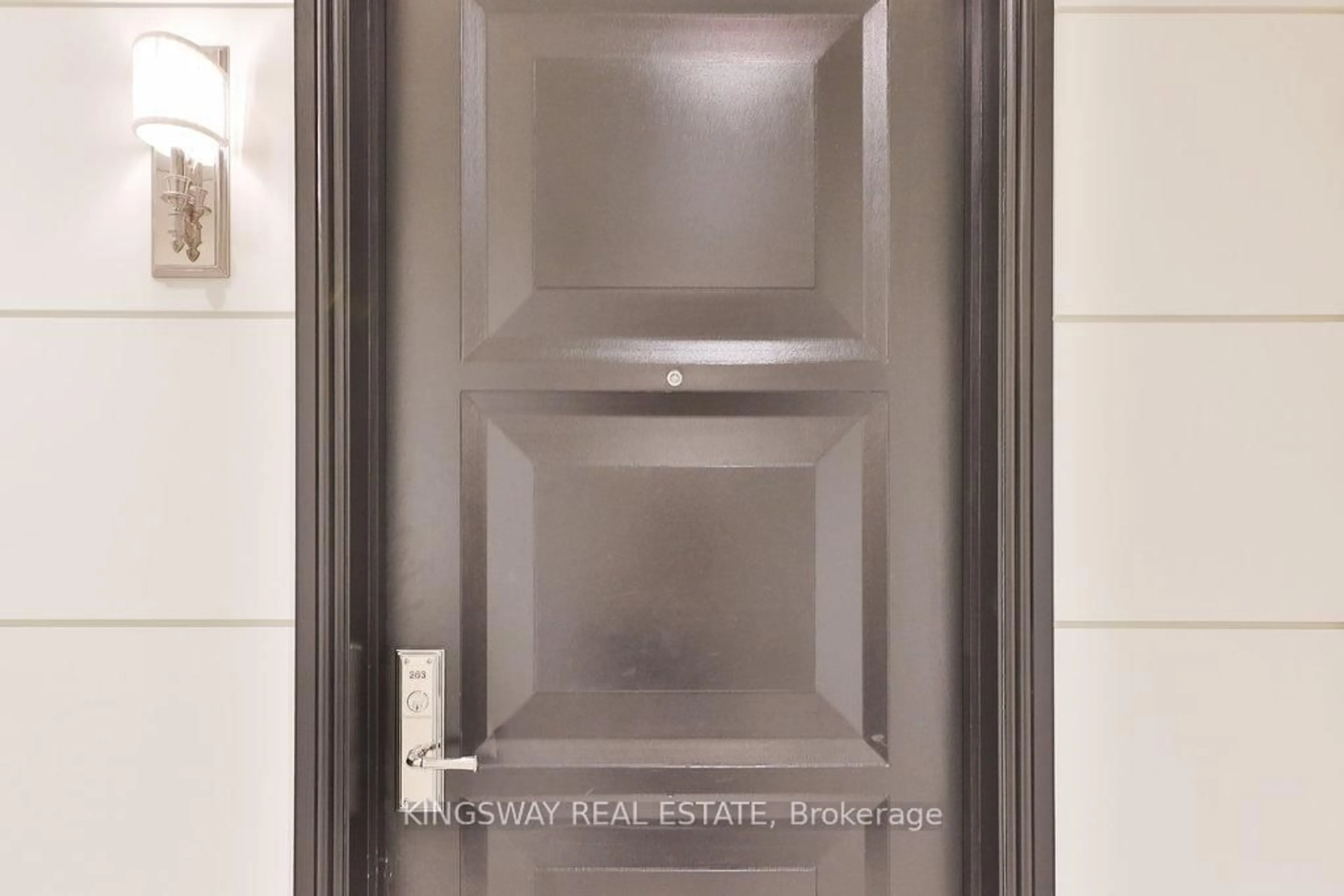 Indoor entryway for 300 Randall St #203, Oakville Ontario L6J 1R1