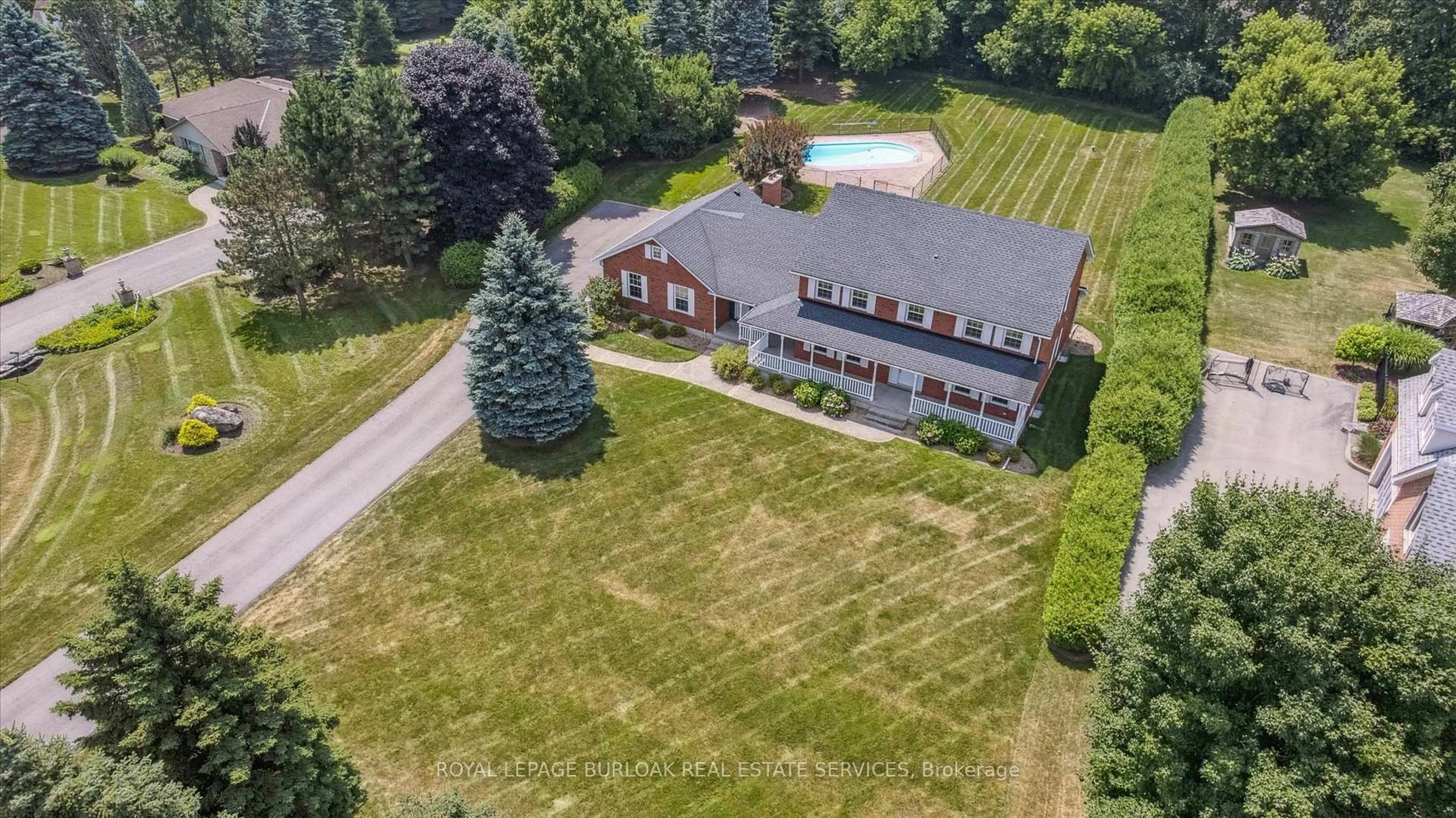 A pic from outside/outdoor area/front of a property/back of a property/a pic from drone, unknown for 80 Mae Crt, Milton Ontario L0P 1B0