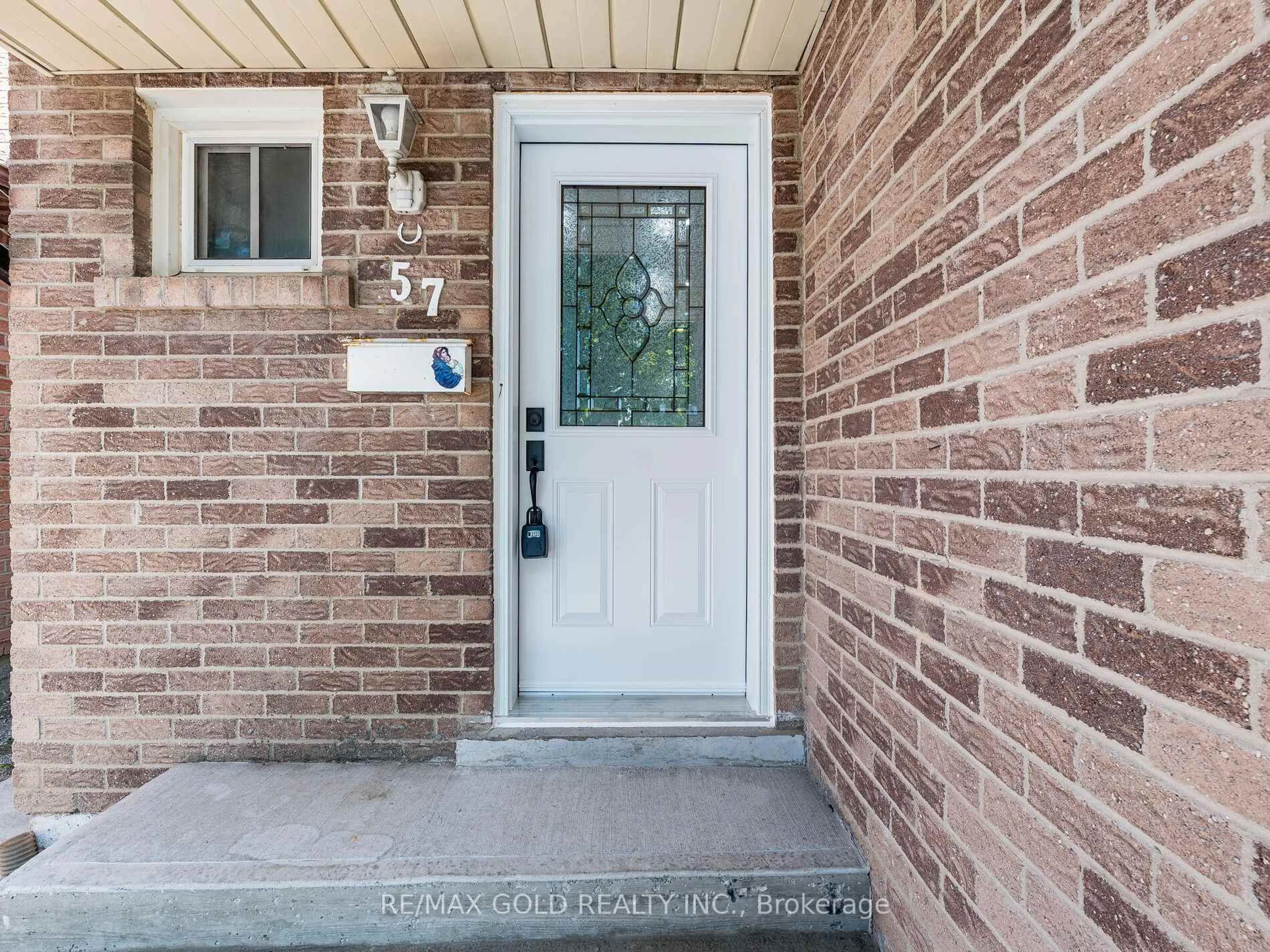 Indoor entryway for 57 Mercedes Dr, Toronto Ontario M9V 4T4
