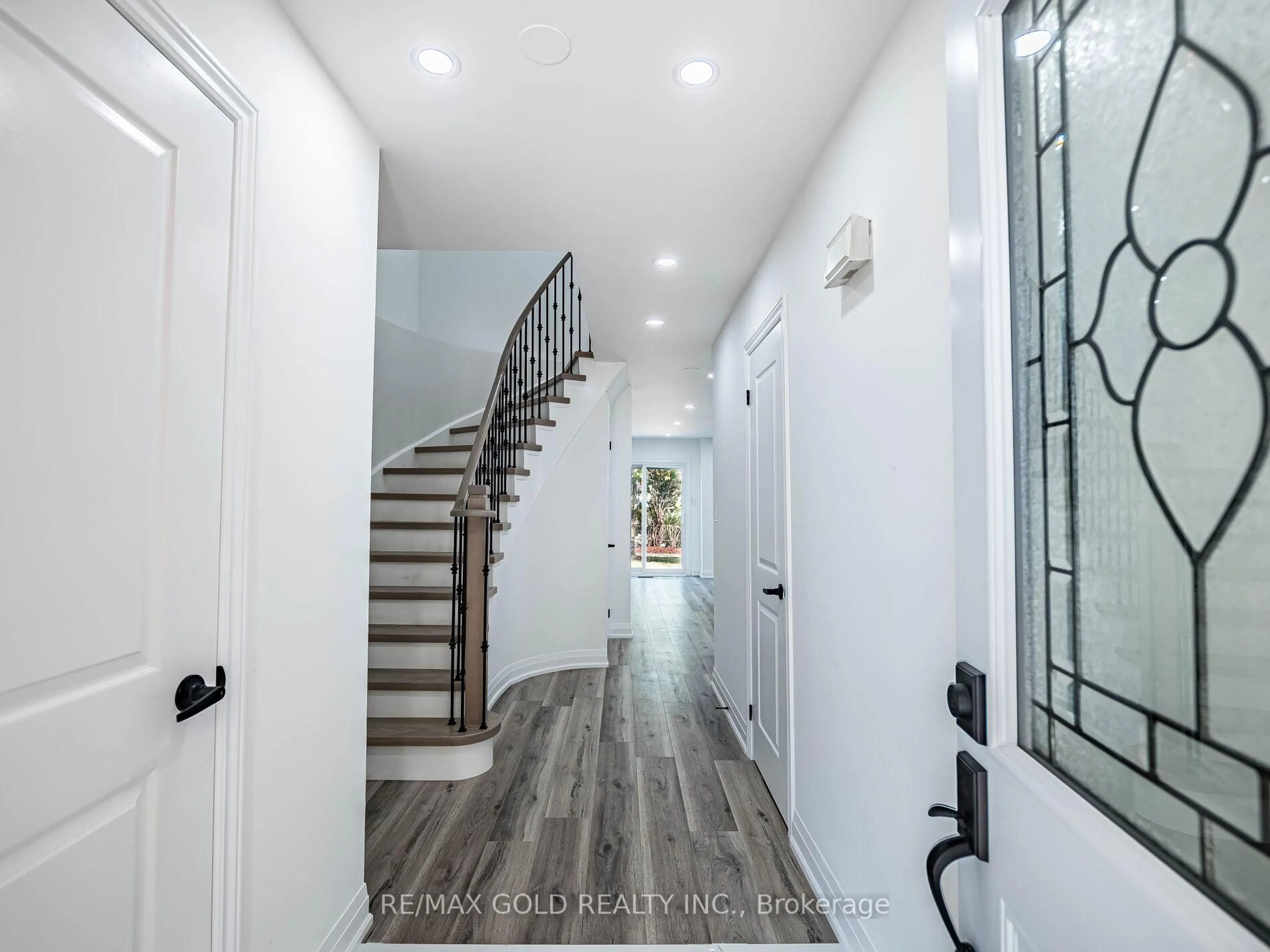 Indoor entryway for 57 Mercedes Dr, Toronto Ontario M9V 4T4