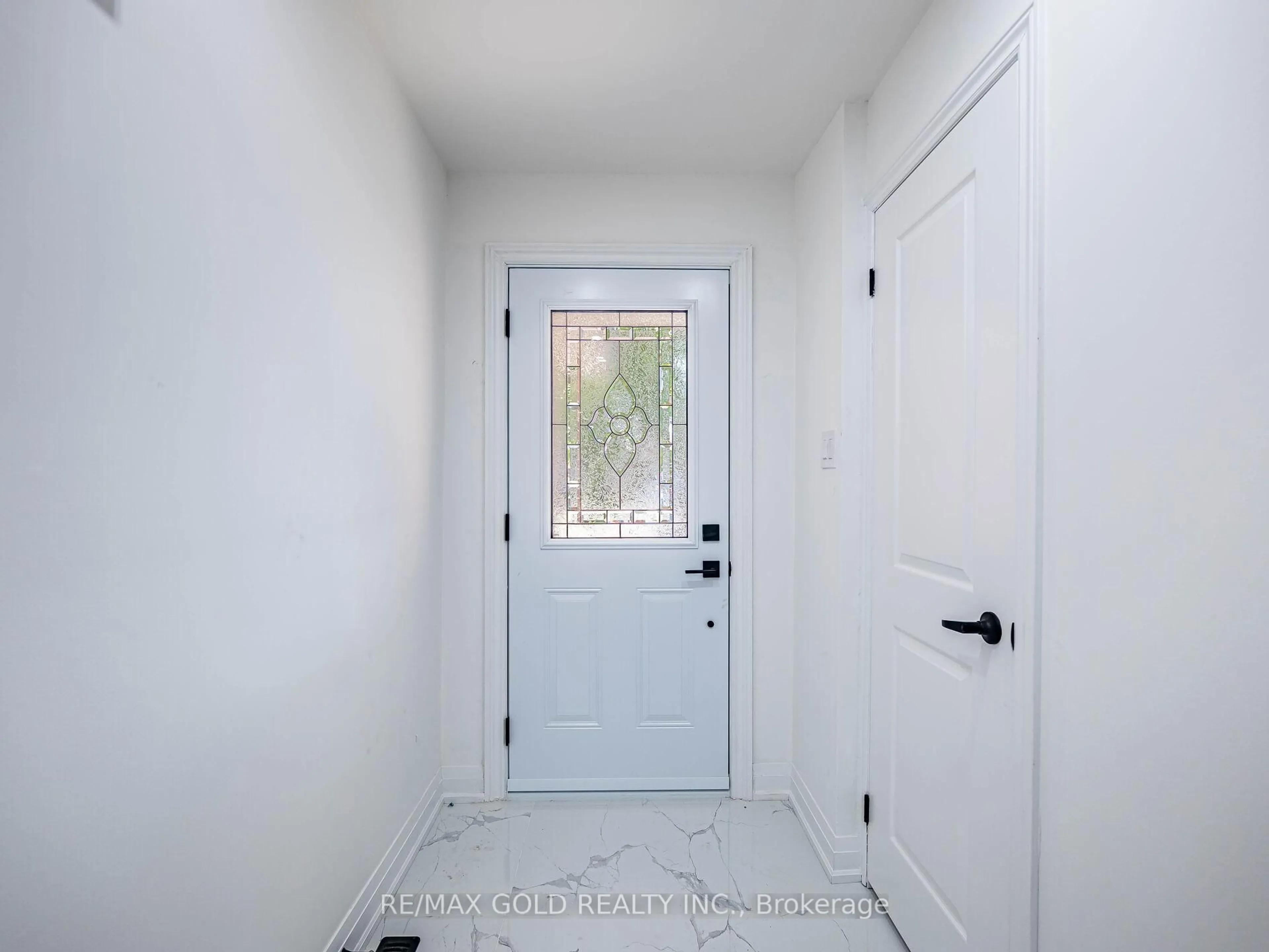 Indoor entryway for 57 Mercedes Dr, Toronto Ontario M9V 4T4