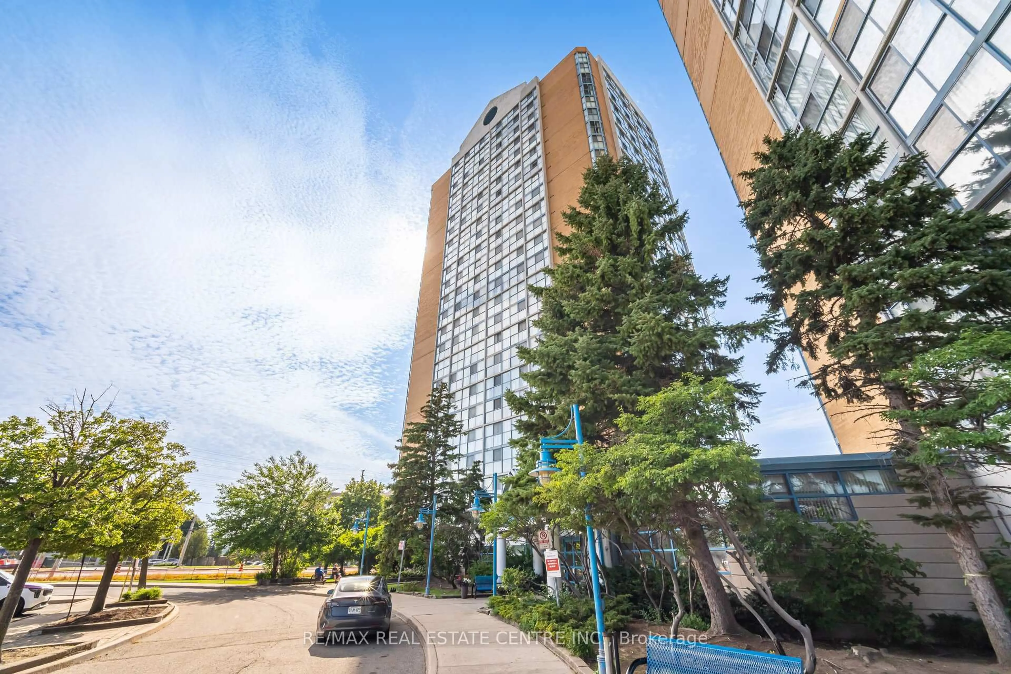 Unknown for 25 Trailwood Dr #402, Mississauga Ontario L4Z 3K9