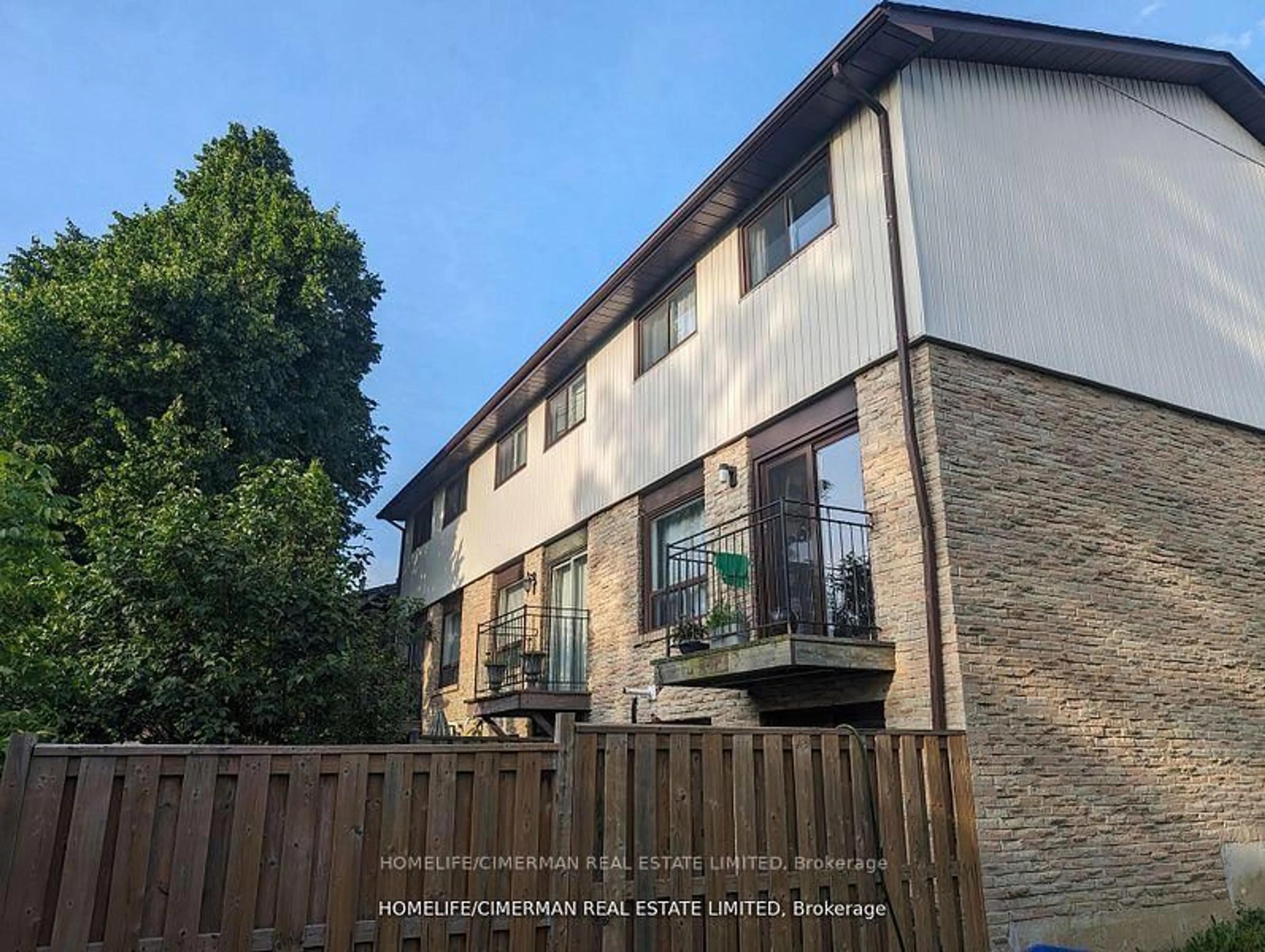A pic from outside/outdoor area/front of a property/back of a property/a pic from drone, building for 46 Foster Cres #46, Brampton Ontario L6V 3M7