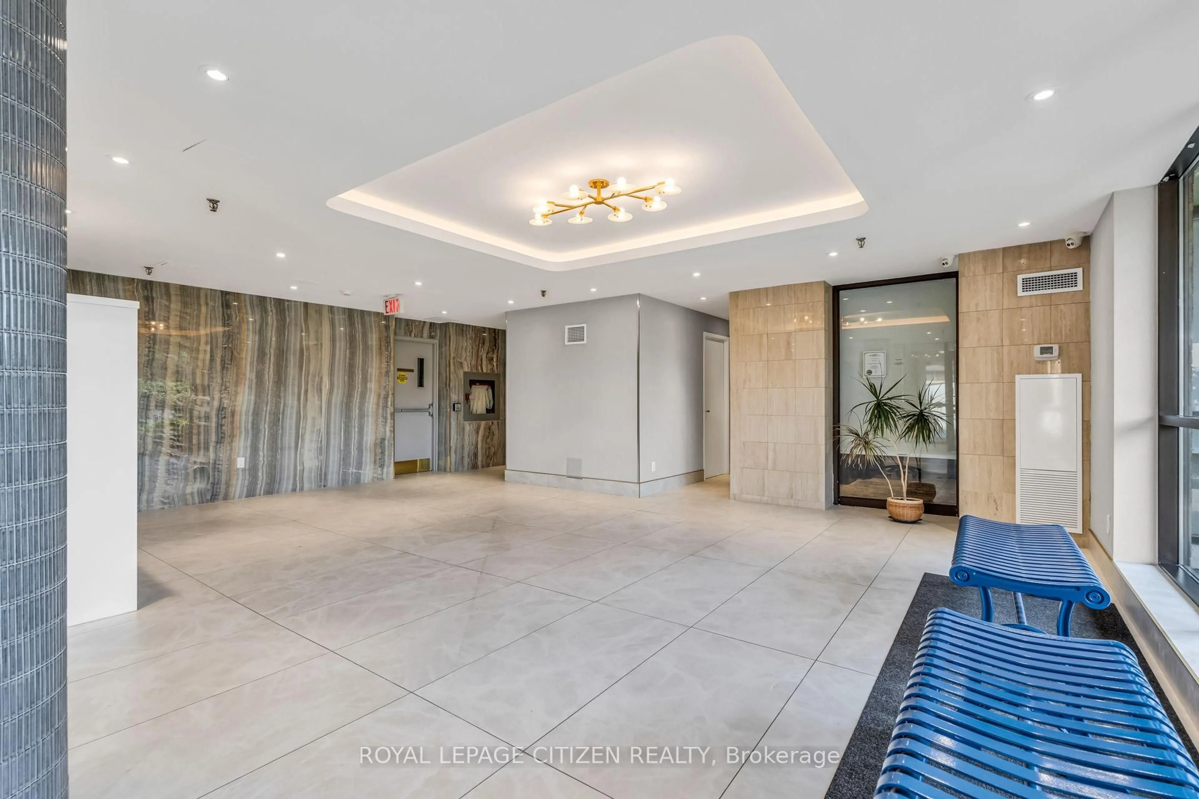 Indoor foyer for 3845 Lake Shore Blvd #710, Toronto Ontario M8W 4Y3