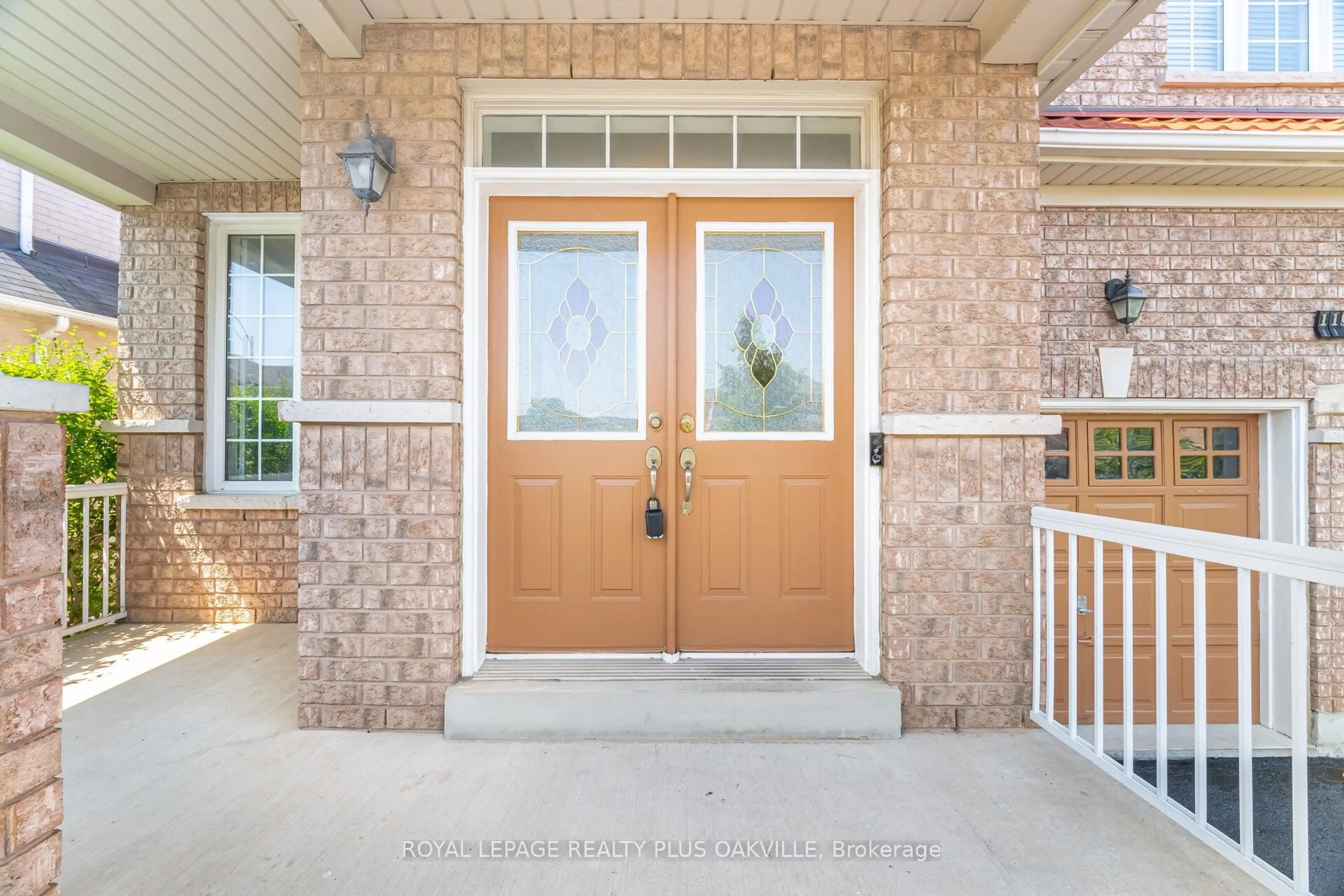 Indoor entryway for 110 Earlsbridge Blvd, Brampton Ontario L7A 3W7