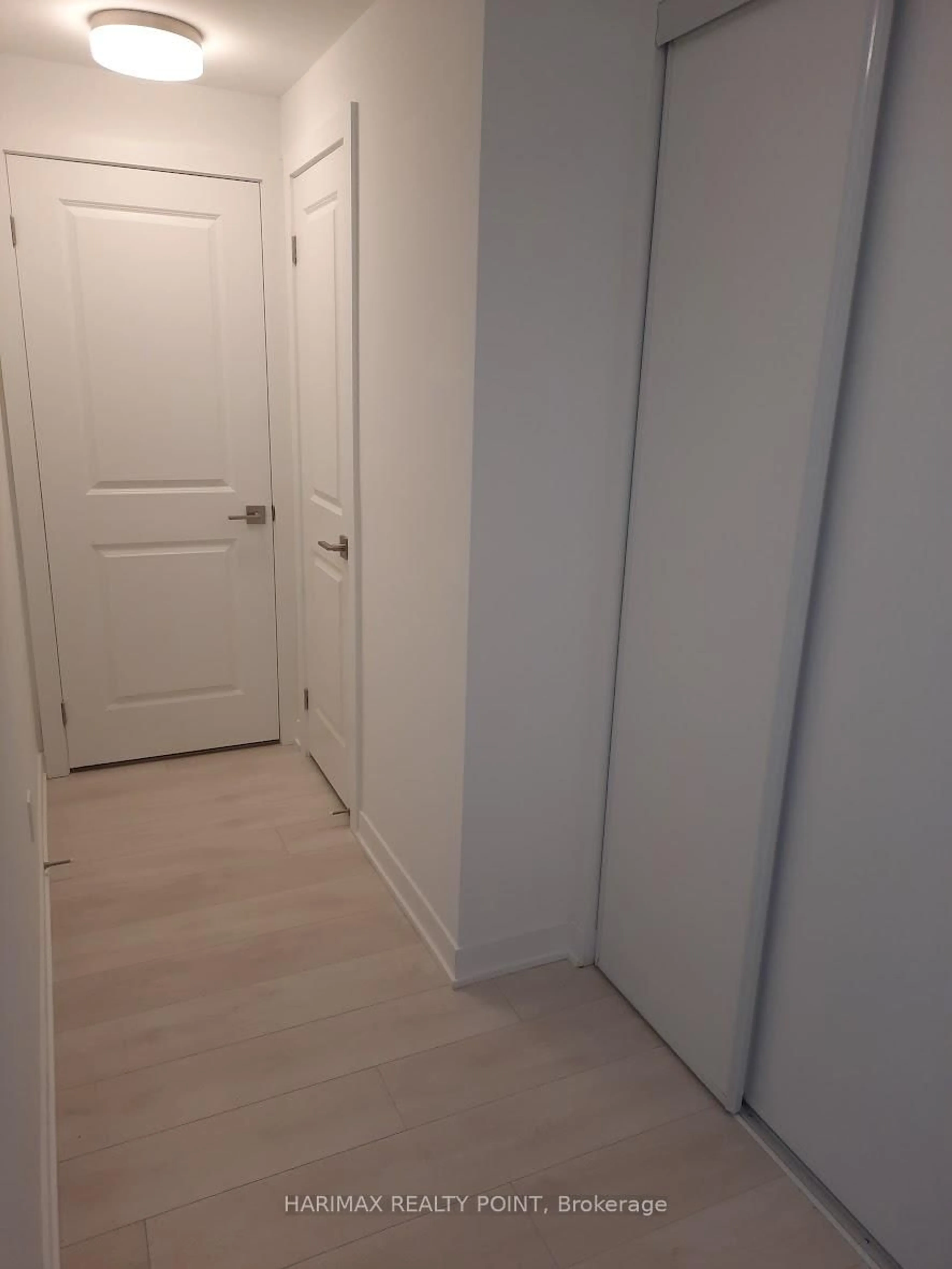 A pic of a room for 4015 Hickory Dr #8, Mississauga Ontario L4W 1L1