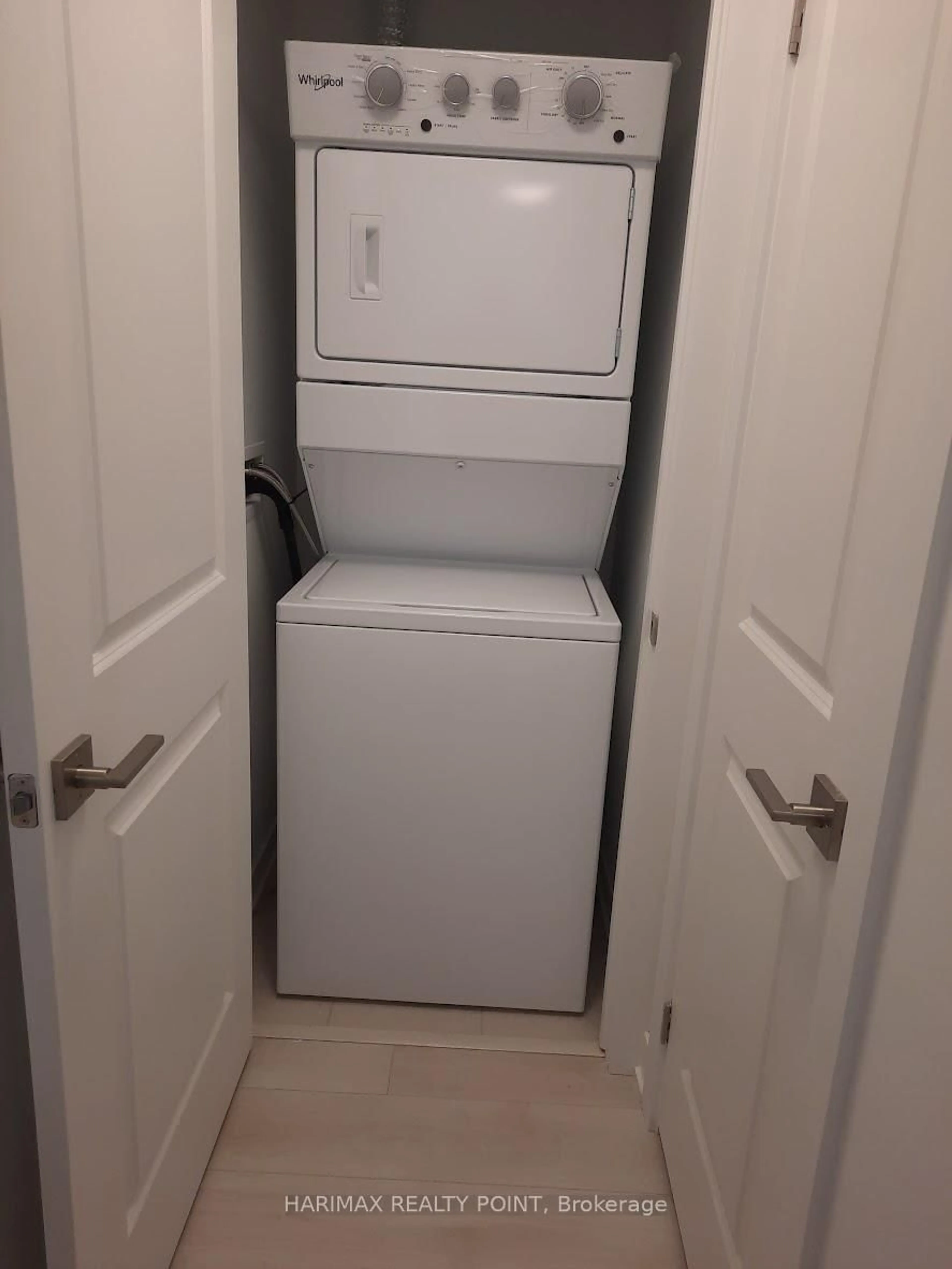 Unknown for 4015 Hickory Dr #8, Mississauga Ontario L4W 1L1