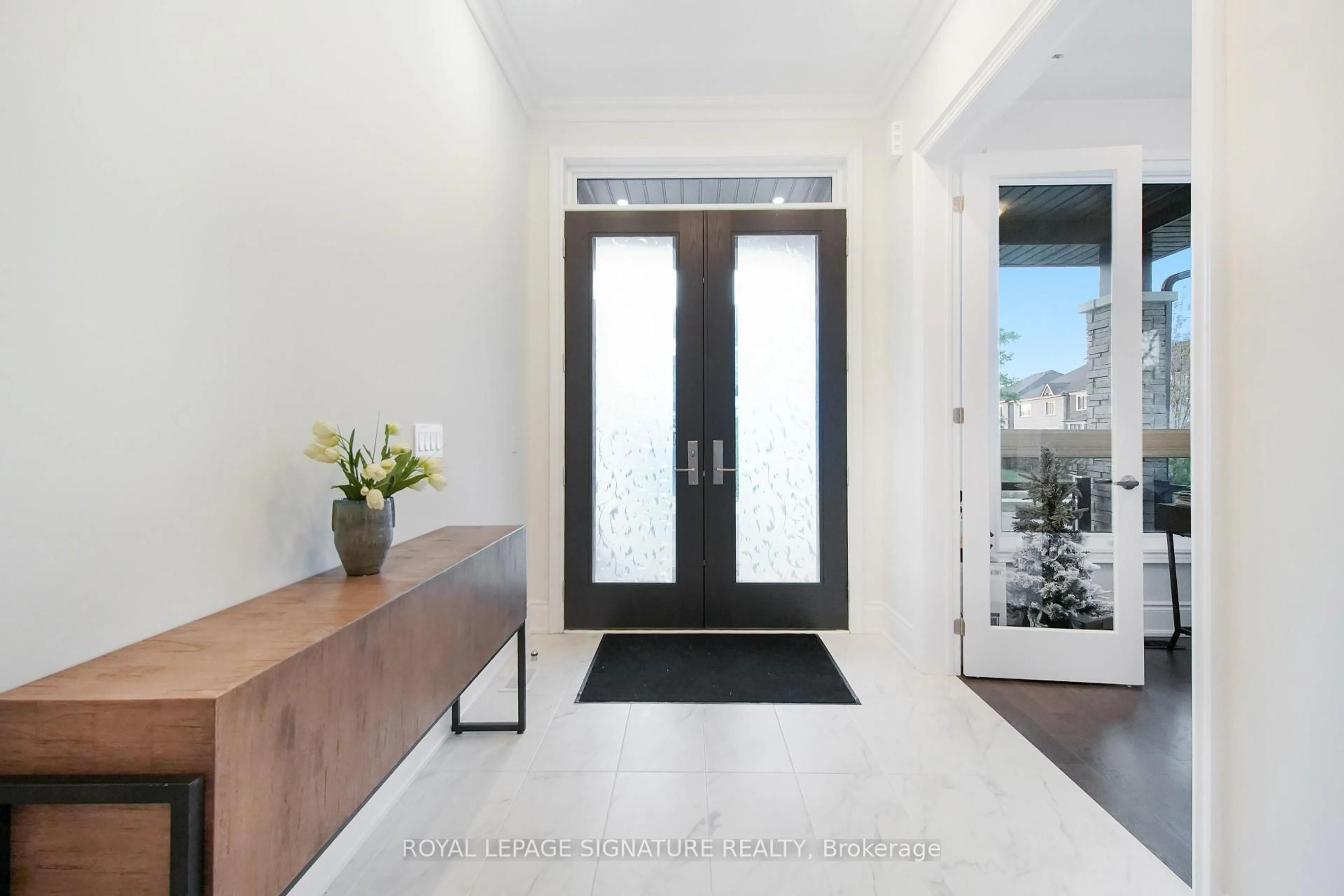 Indoor entryway for 2406 Charles Cornwall Ave, Oakville Ontario L6M 5M4