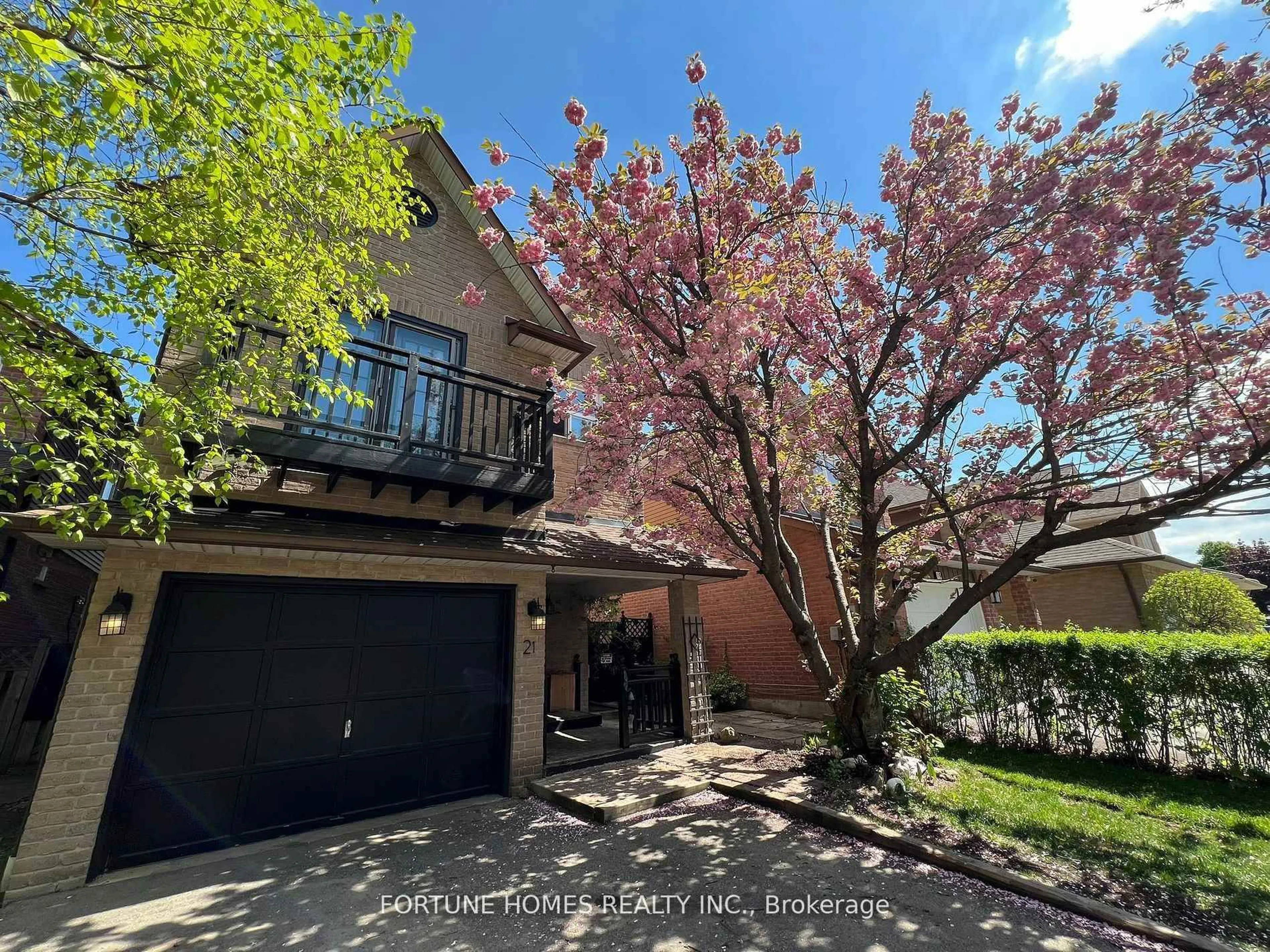 A pic from outside/outdoor area/front of a property/back of a property/a pic from drone, street for 21 Garden Ave, Brampton Ontario L6X 1M4