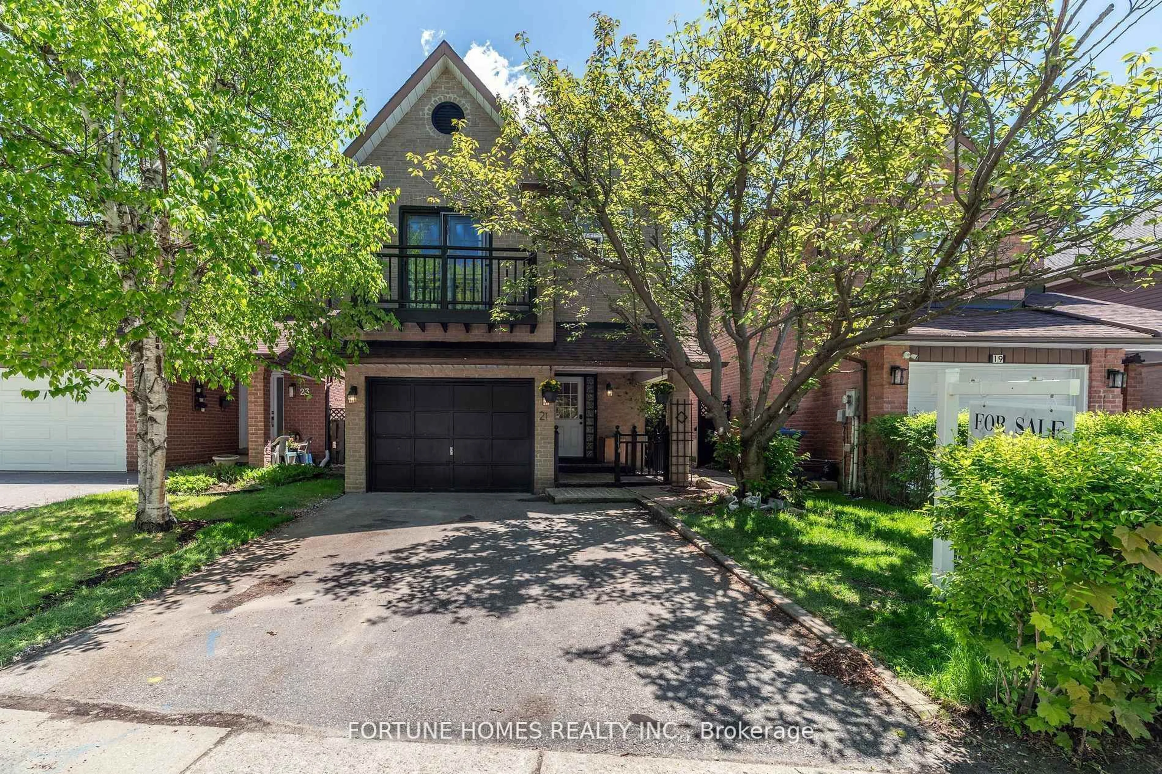 Home with brick exterior material, street for 21 Garden Ave, Brampton Ontario L6X 1M4