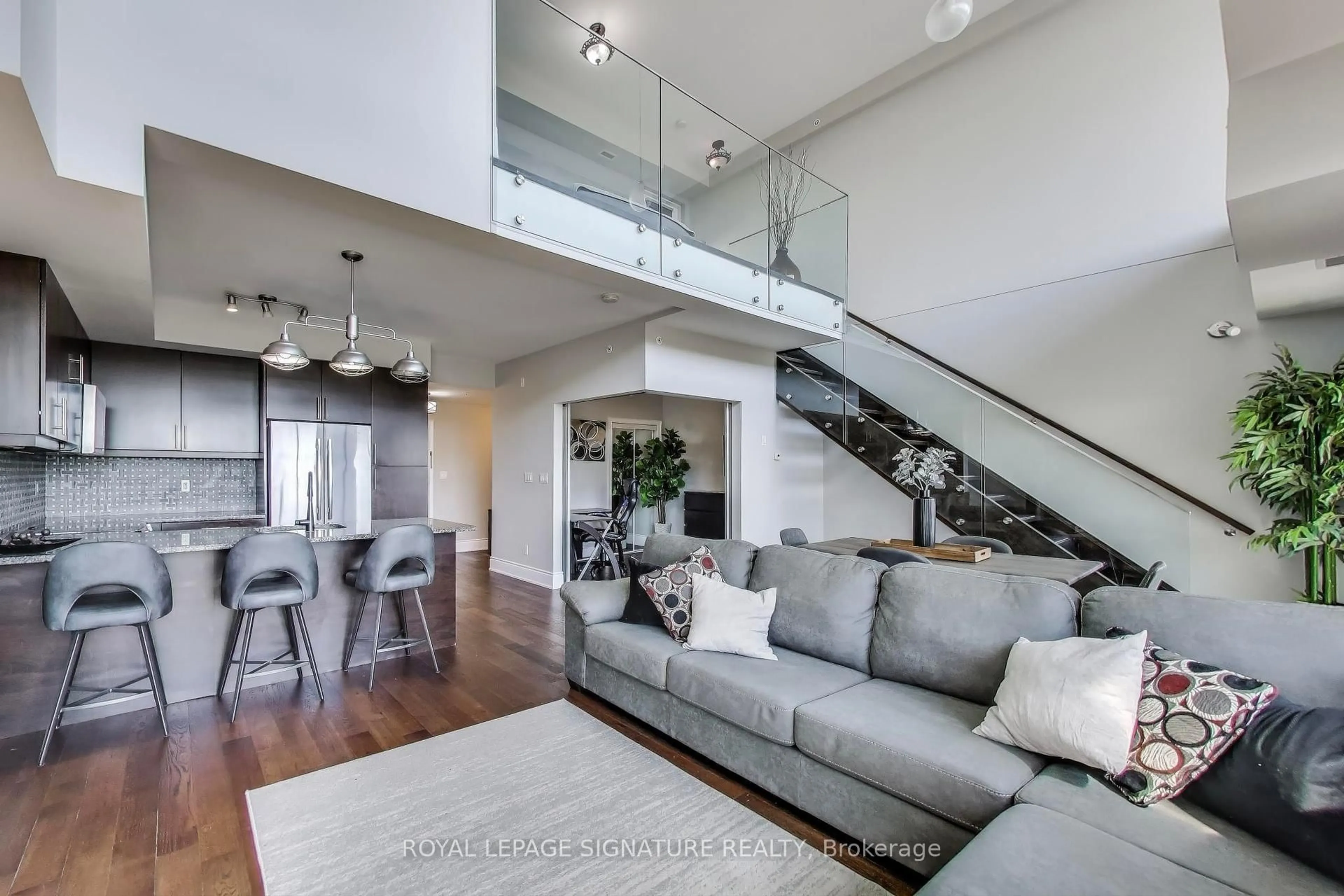 Living room with furniture, unknown for 3170 Erin Mills Pkwy #405, Mississauga Ontario L5L 0B6