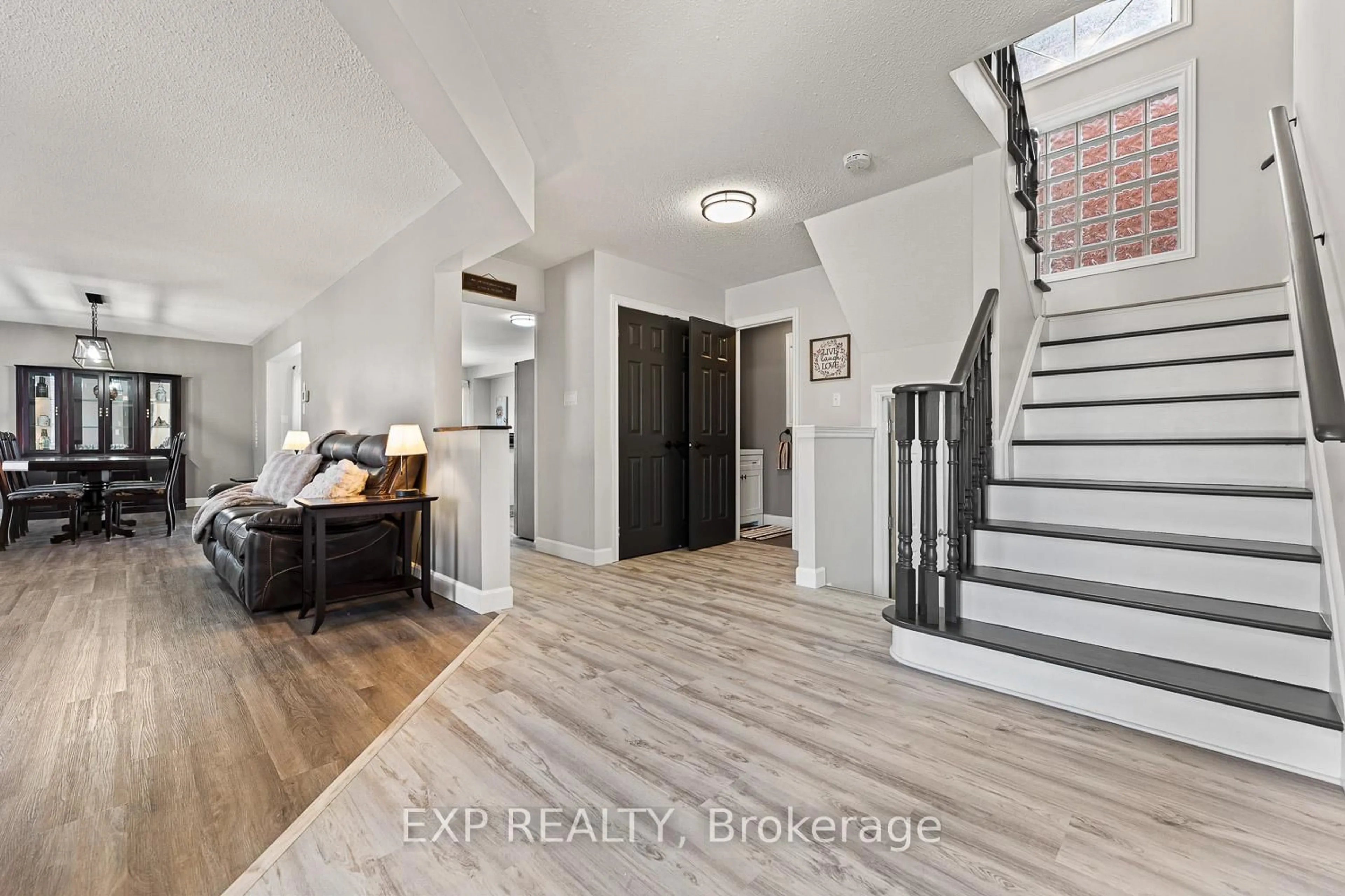 Indoor entryway for 46 Emily Carr Cres, Caledon Ontario L7E 2K9