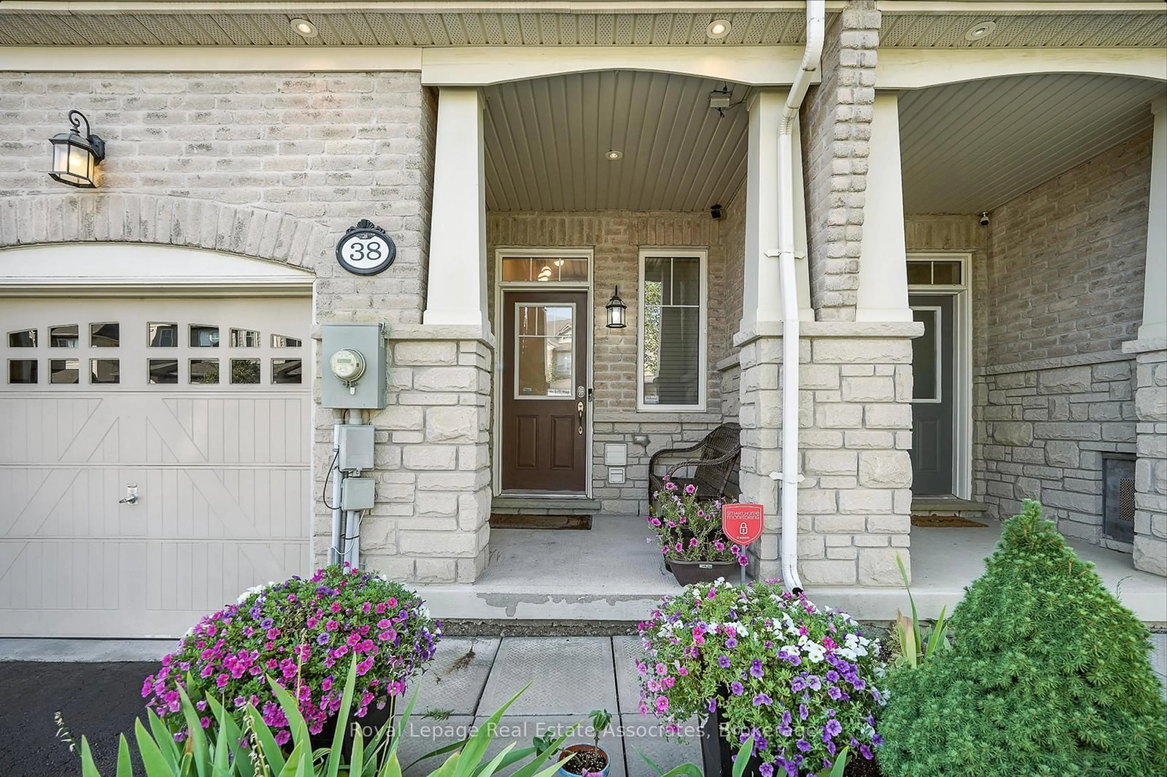 Indoor entryway for 38 Mcpherson Rd, Caledon Ontario K7R 3L1
