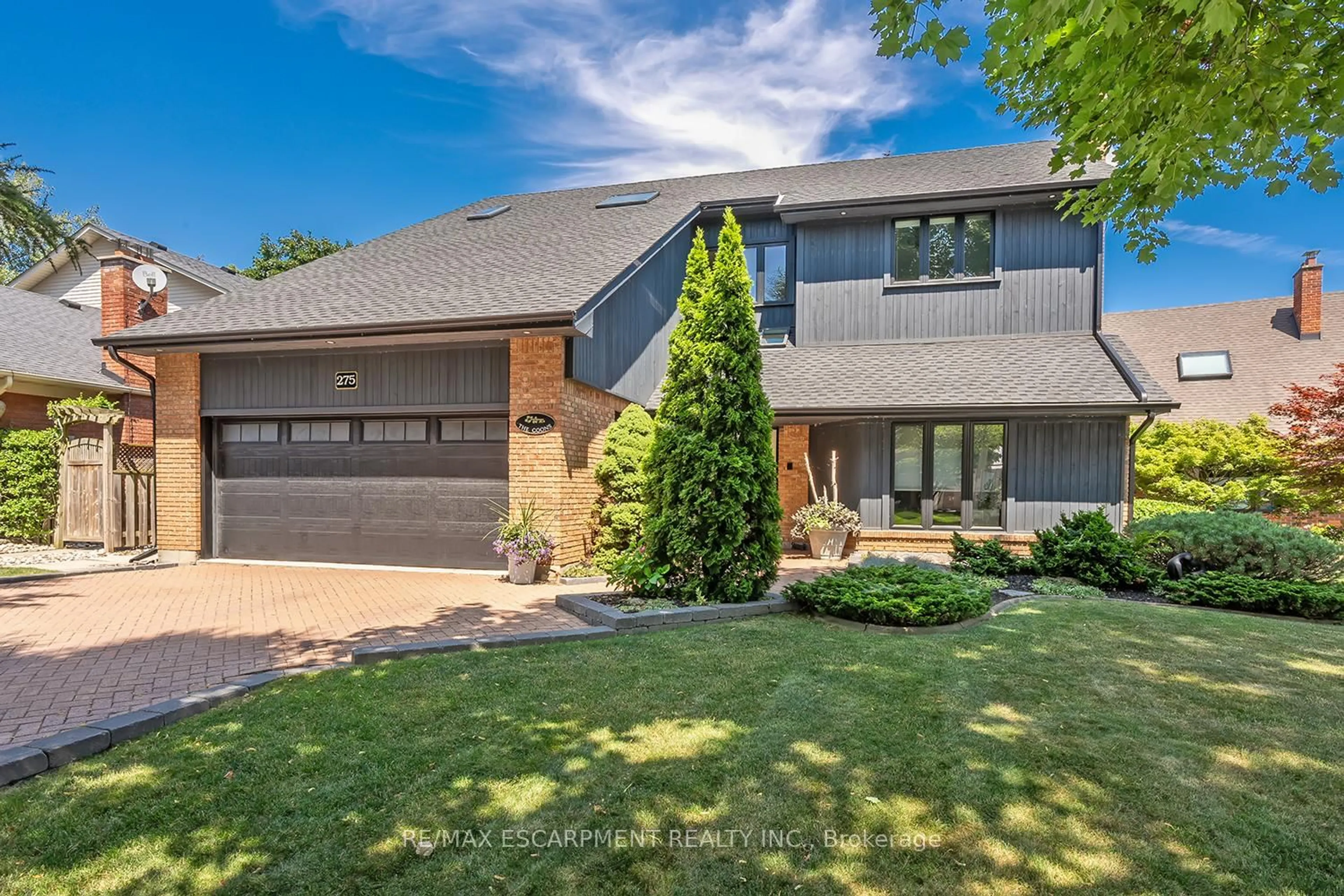 Home with brick exterior material, street for 275 Alexander Crt, Burlington Ontario L7R 4G1