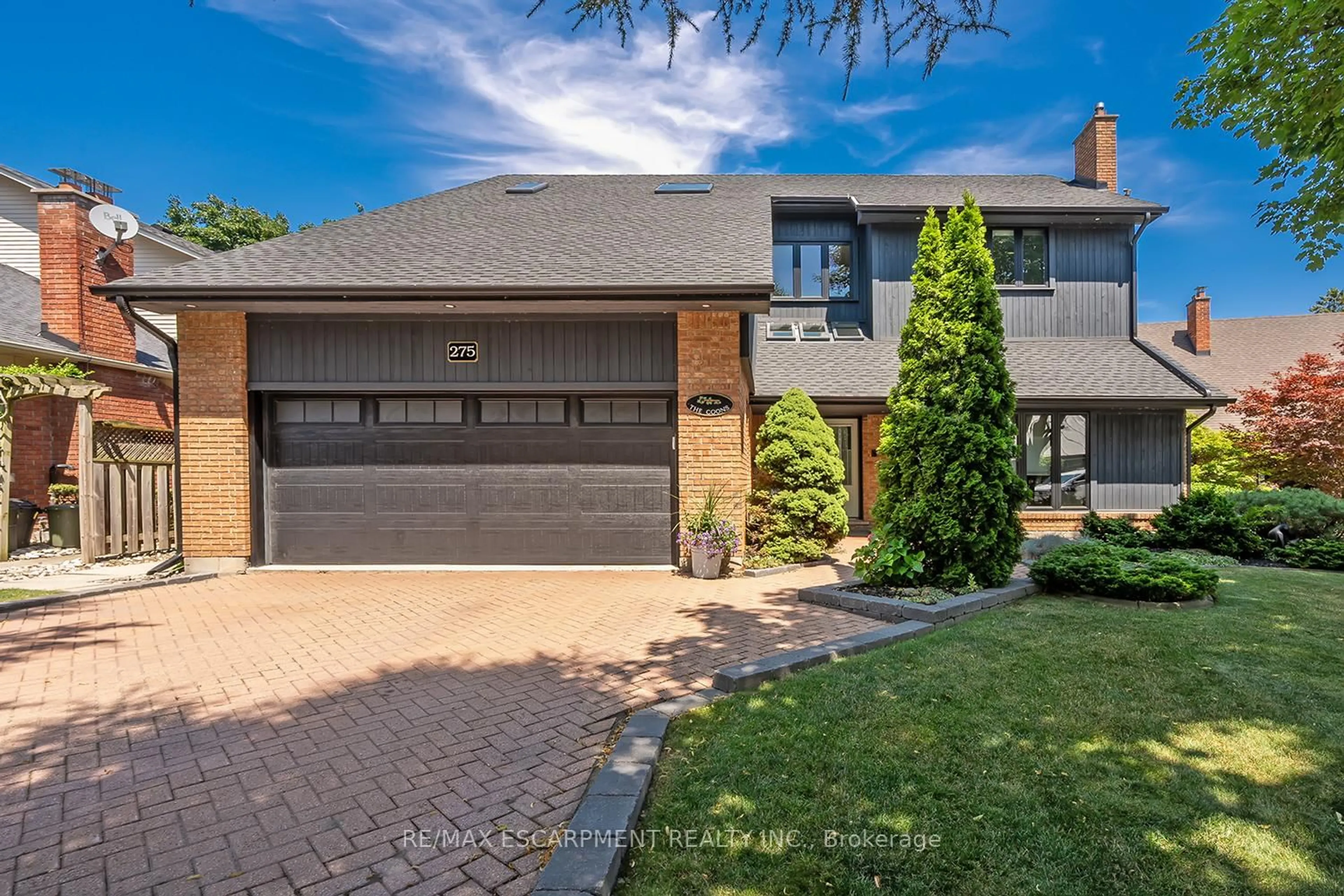 Home with brick exterior material, street for 275 Alexander Crt, Burlington Ontario L7R 4G1