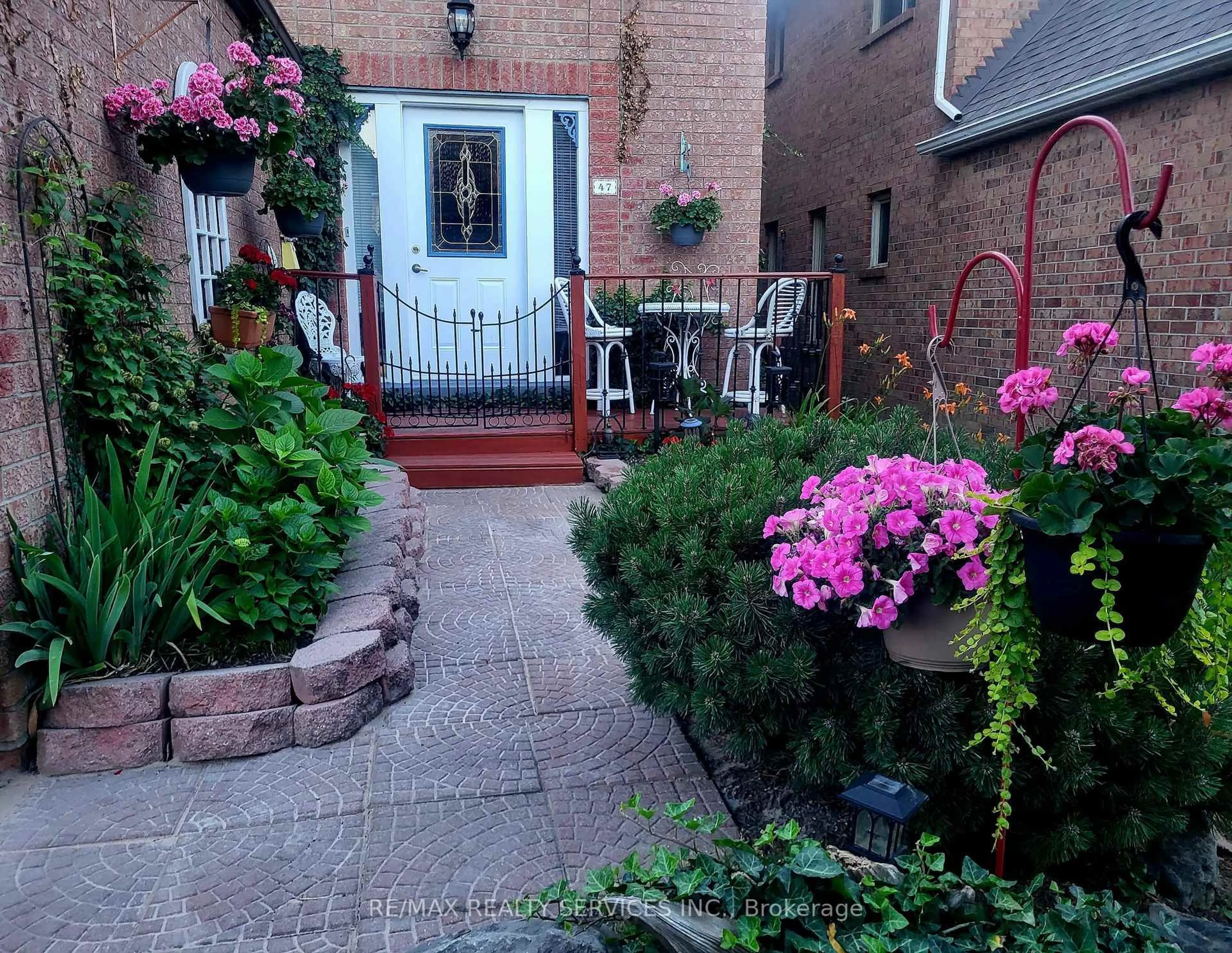 Patio, street for 47 Nuttall St, Brampton Ontario L6S 4V1