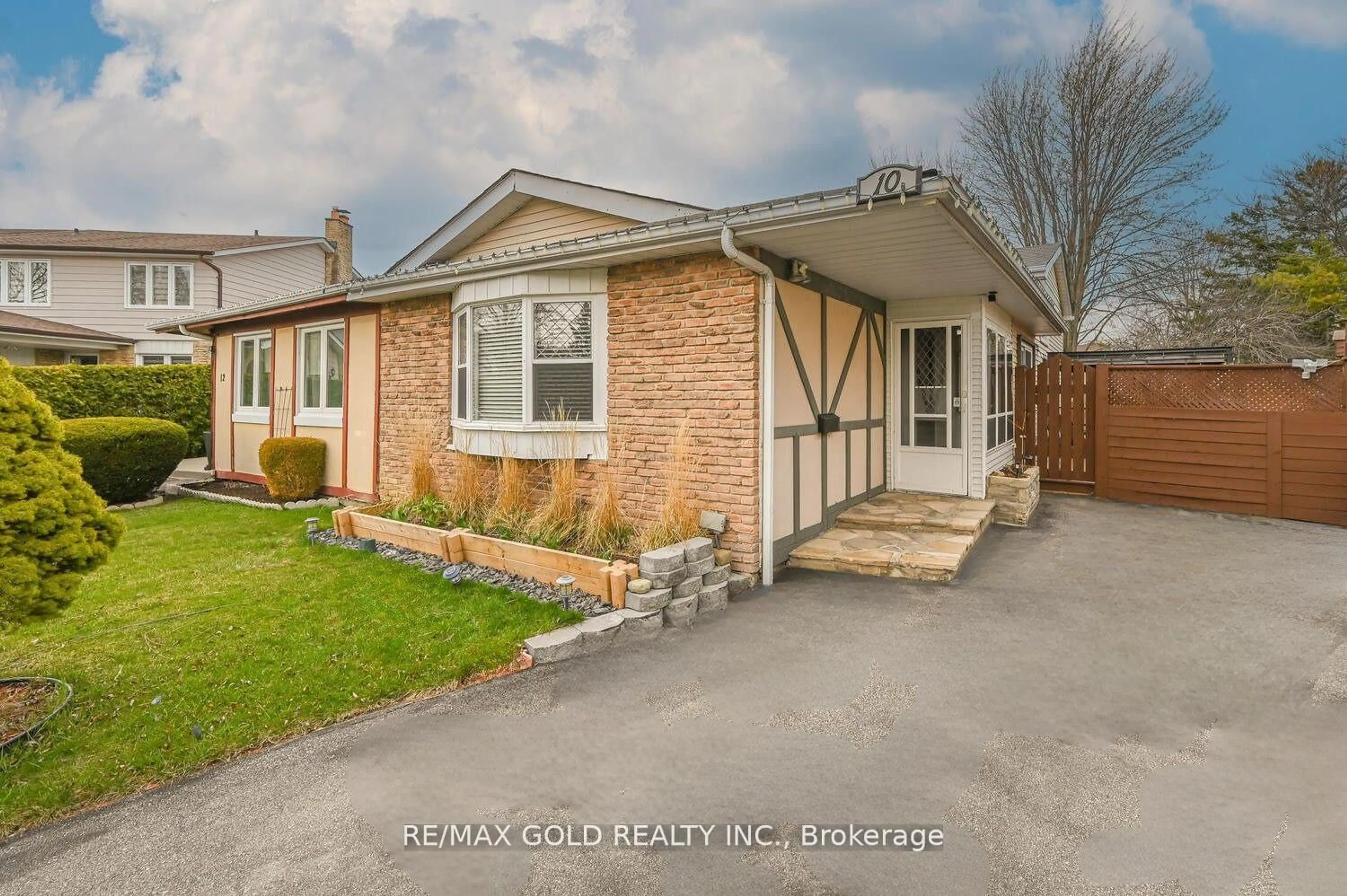 Home with brick exterior material, street for 10 Cupola Crt, Brampton Ontario L6V 2R5