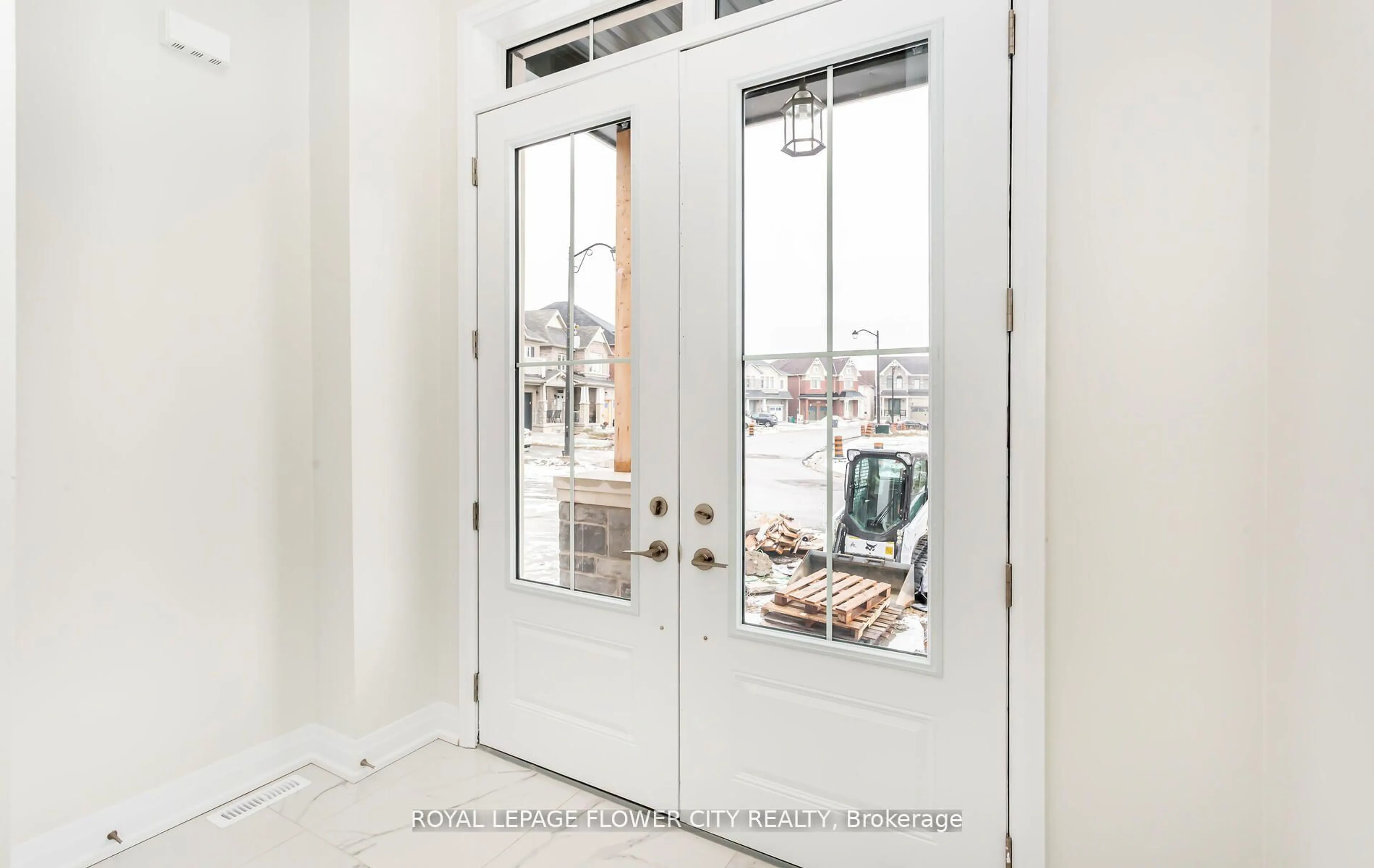 Indoor entryway for 44 Royal Fern Cres, Caledon Ontario L7C 4H1
