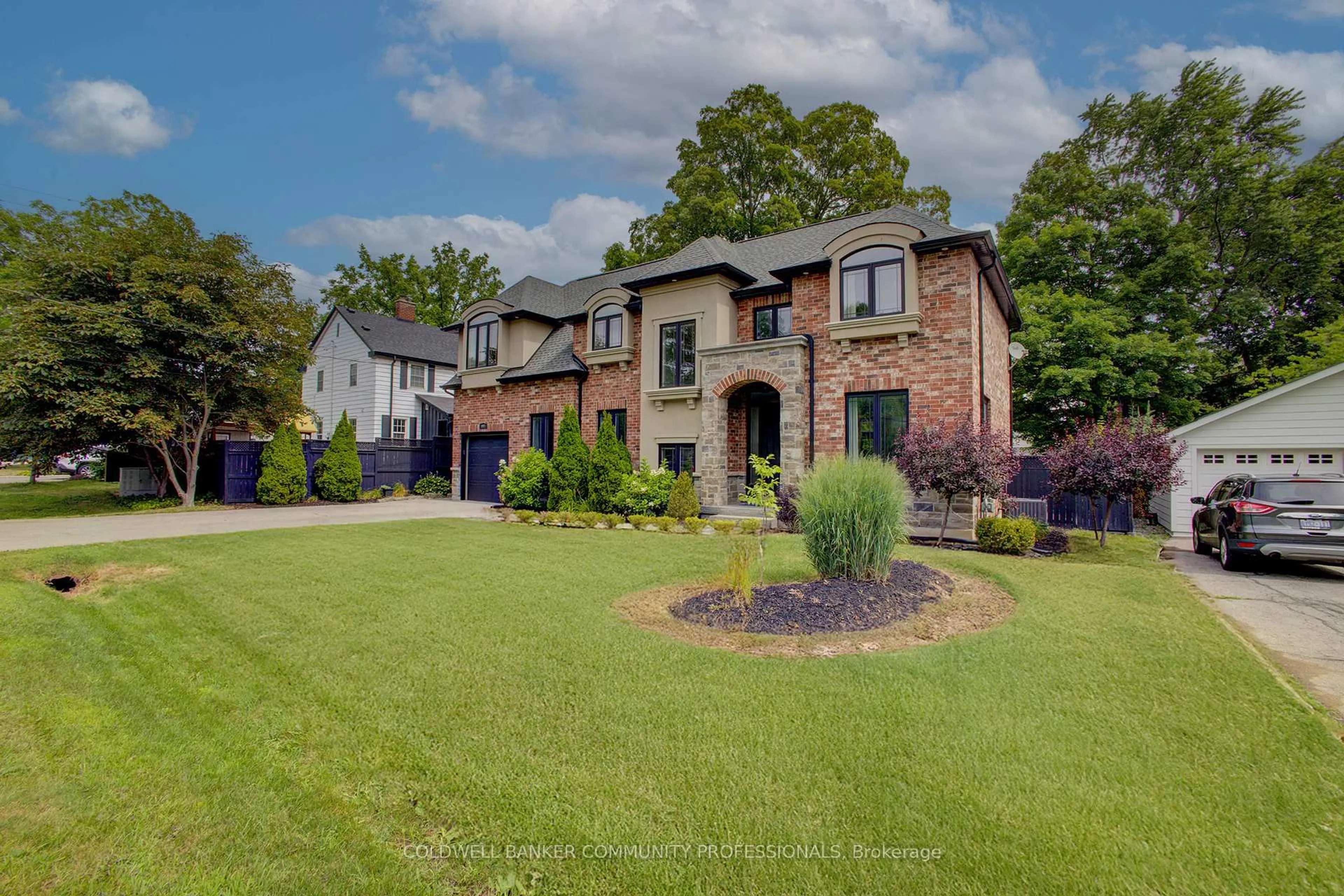 Home with brick exterior material, street for 991 Glenwood Ave, Burlington Ontario L7T 2K1