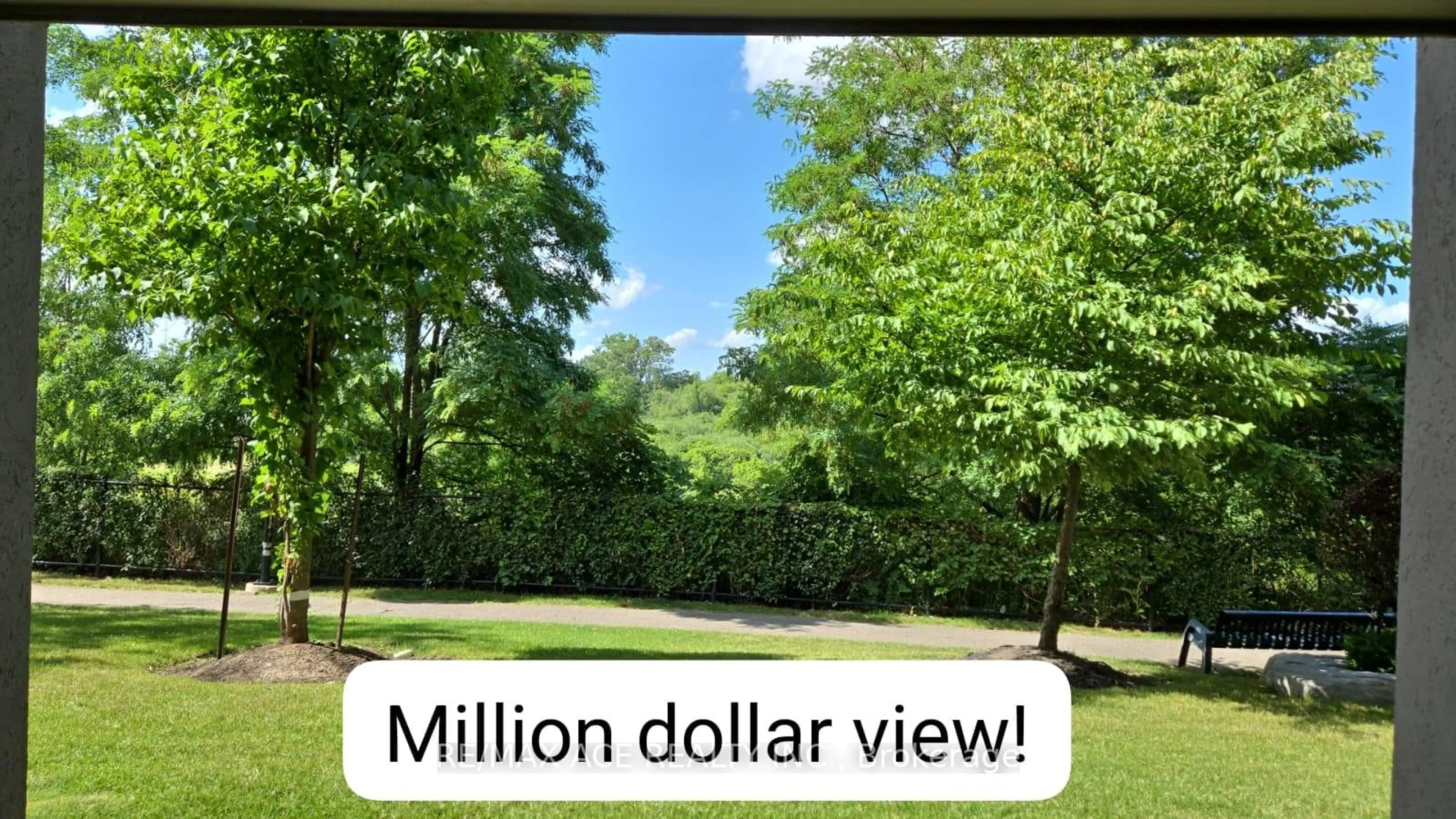 A pic from outside/outdoor area/front of a property/back of a property/a pic from drone, forest/trees view for 6 Dayspring Circ #2104, Brampton Ontario L6P 2Z6