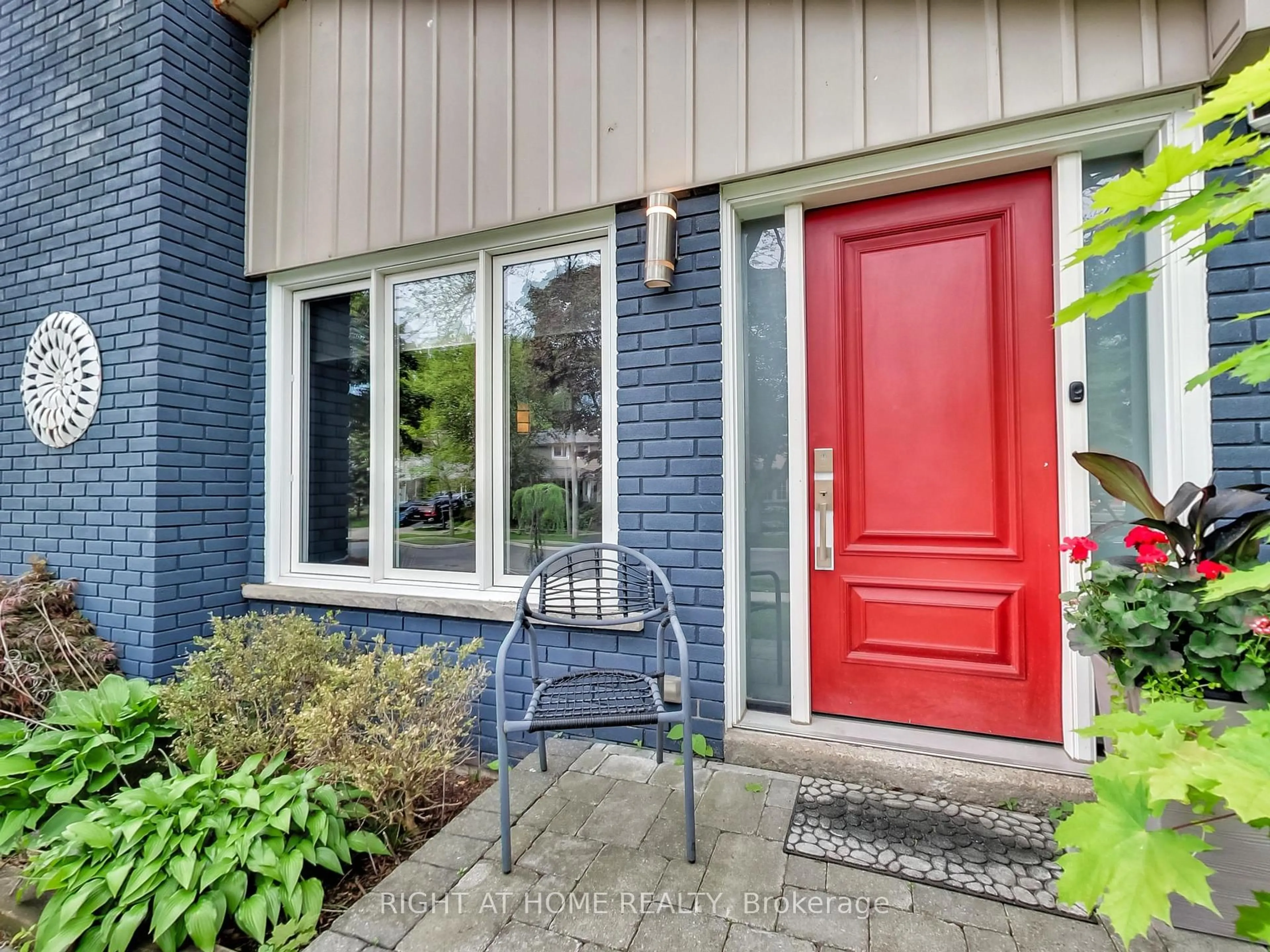 Indoor entryway for 1816 Pattinson Cres, Mississauga Ontario L5J 1H7