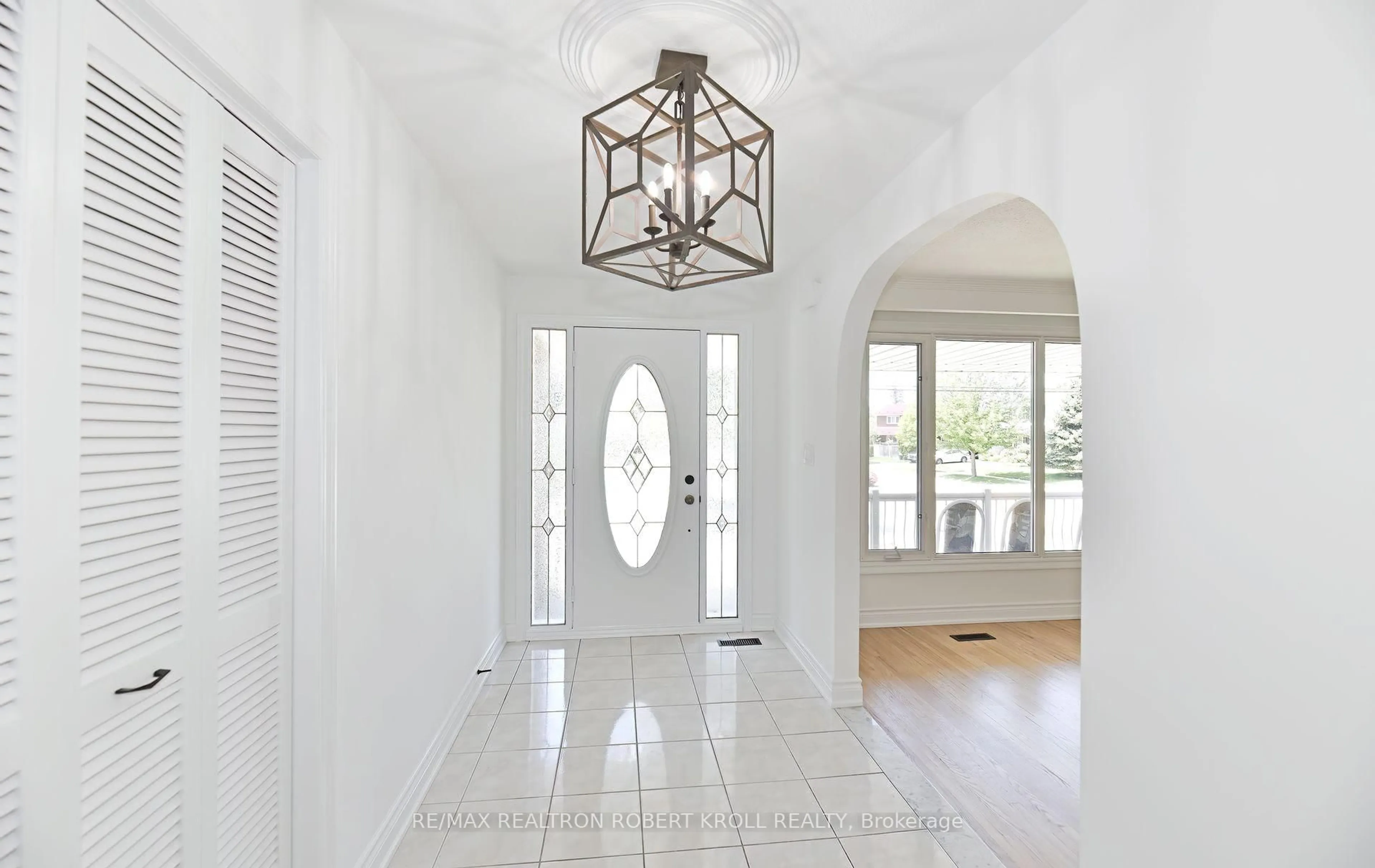 Indoor entryway for 29 Melbert Rd, Toronto Ontario M9C 3P5