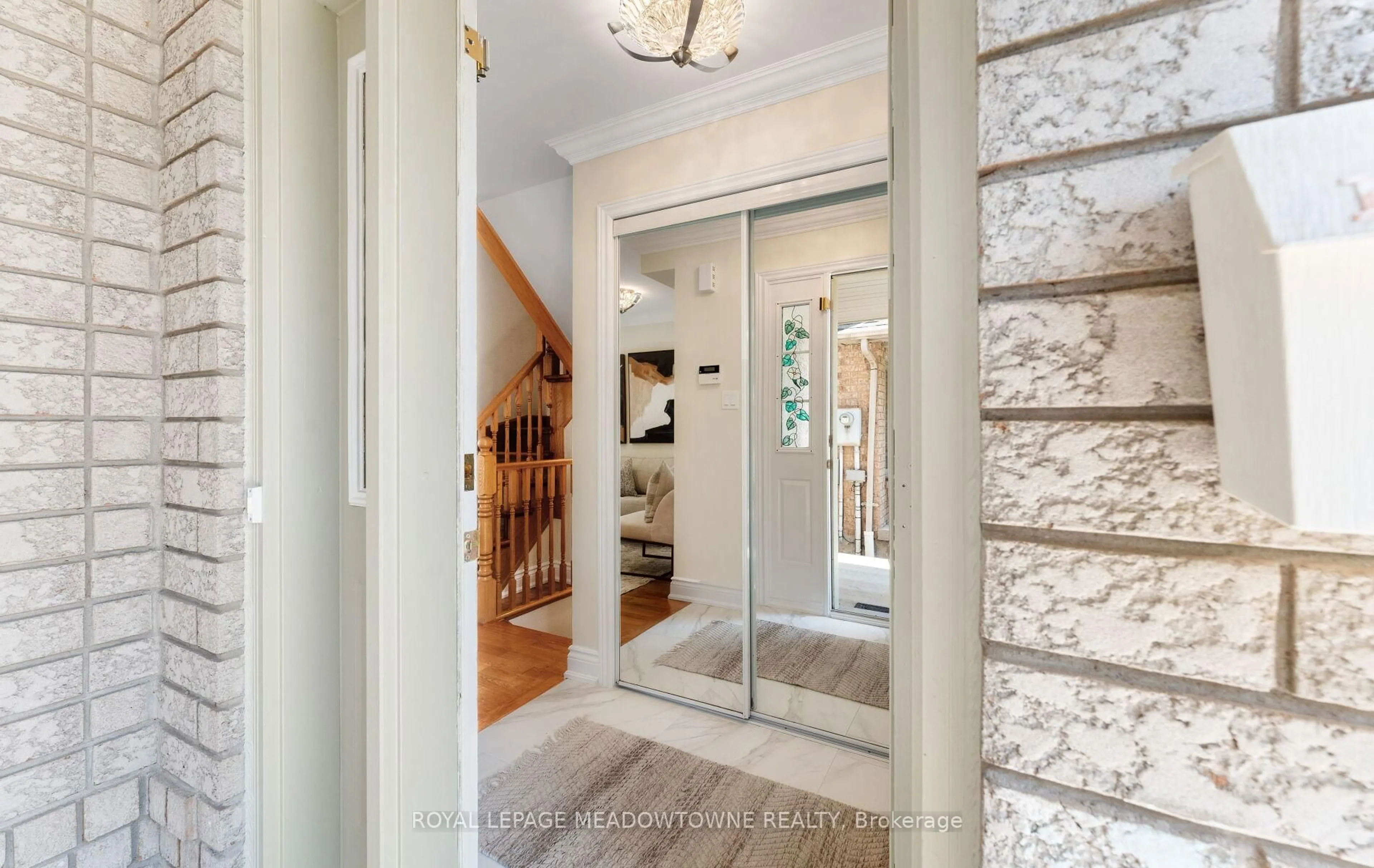 Indoor entryway for 3969 Bentridge Rd, Mississauga Ontario L5N 7V8