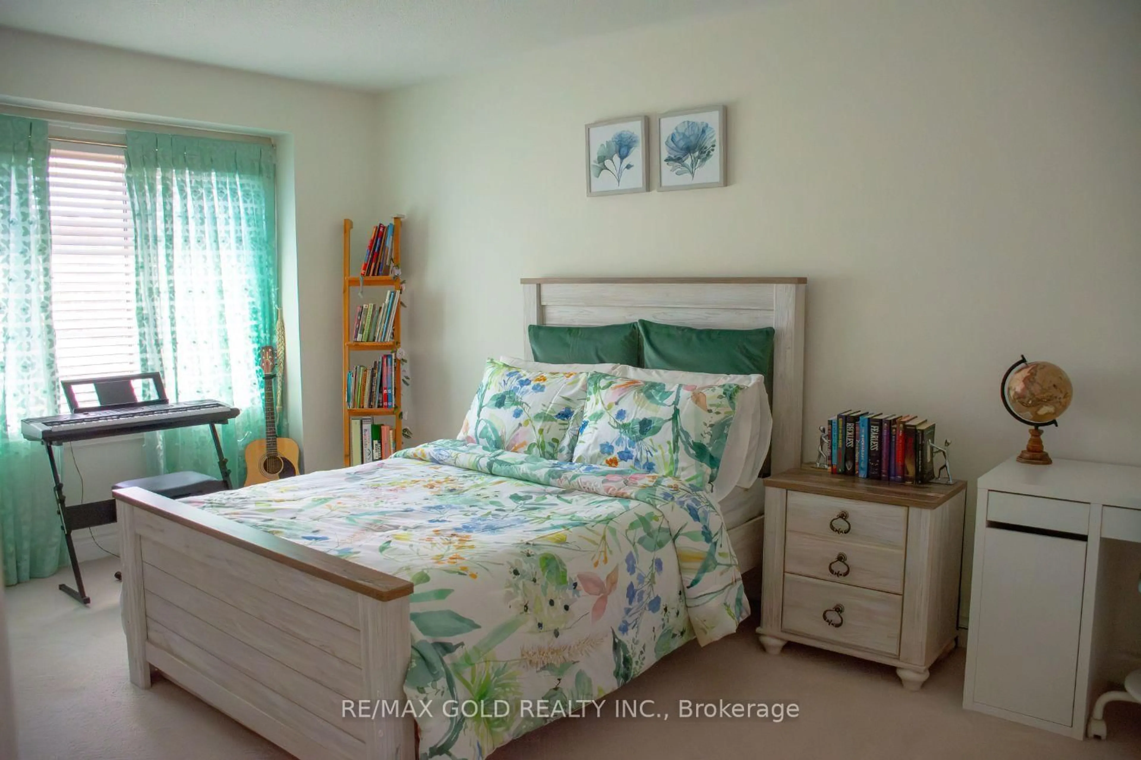 Bedroom with bed, wood/laminate floor for 469 Izumi Gate, Milton Ontario L9E 1J7