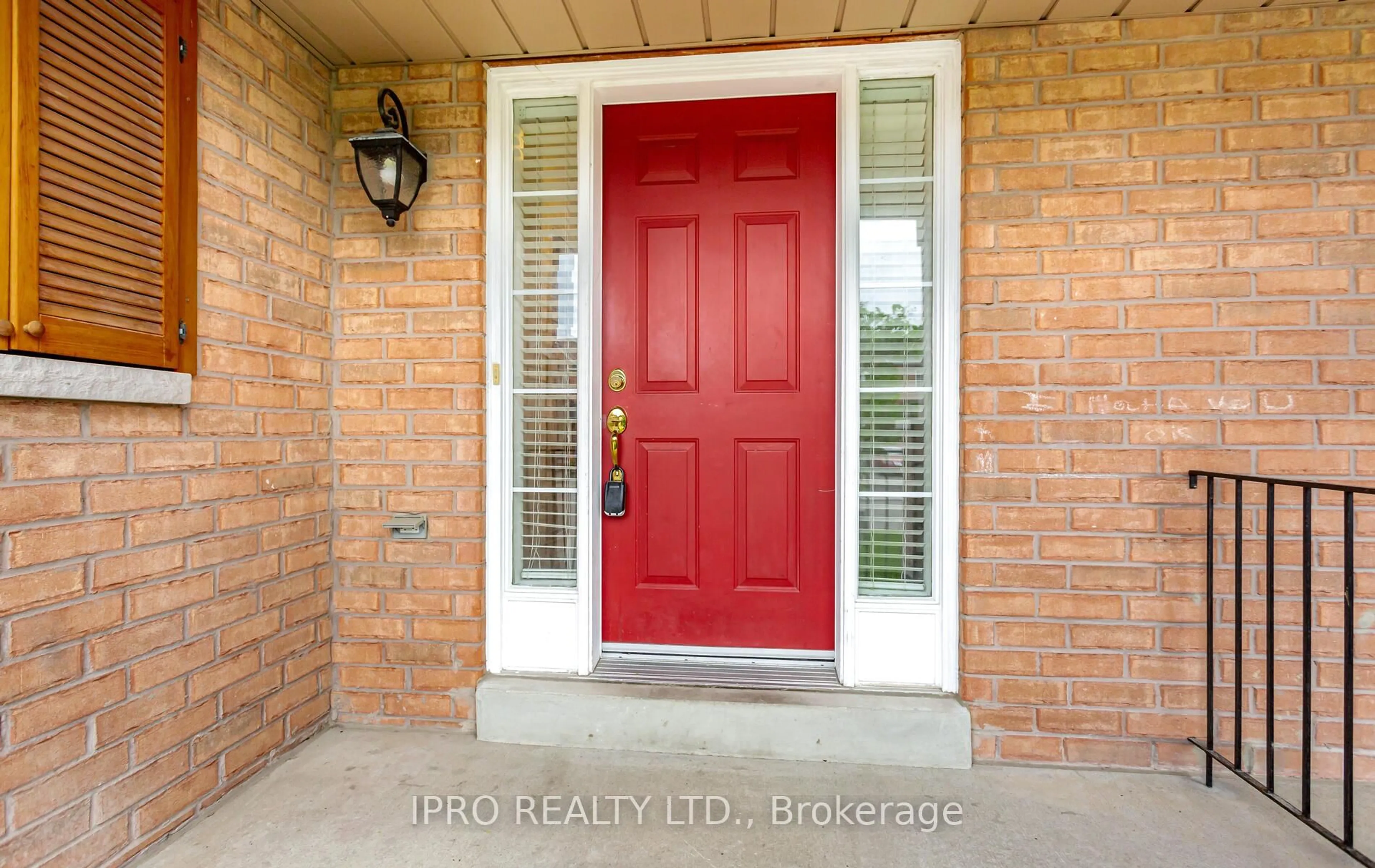 Indoor entryway for 6150 Windfleet Cres, Mississauga Ontario L5V 2Z6