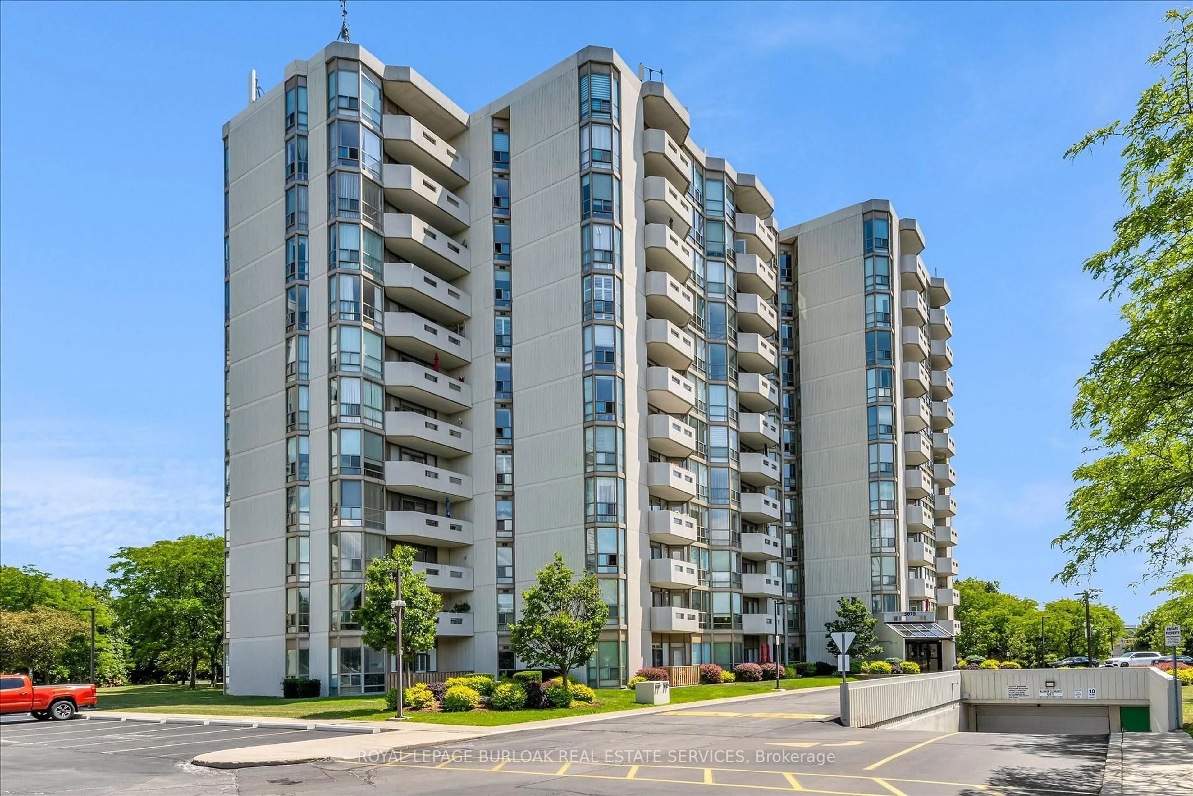 A pic from outside/outdoor area/front of a property/back of a property/a pic from drone, unknown for 5070 Pinedale Ave #207, Burlington Ontario L7L 5V6