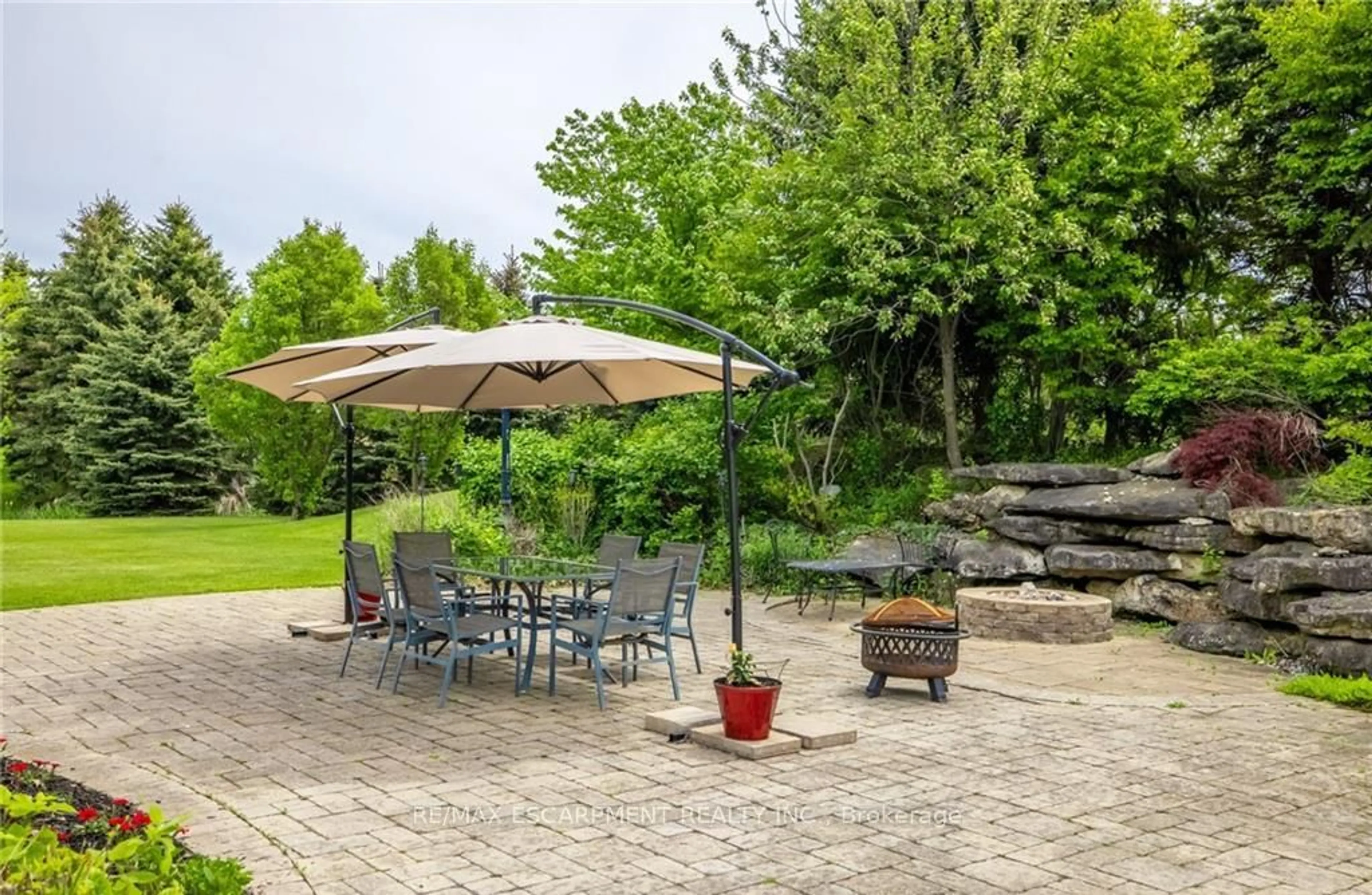 Patio, unknown for 2594 Bluffs Way, Burlington Ontario L7M 0T8