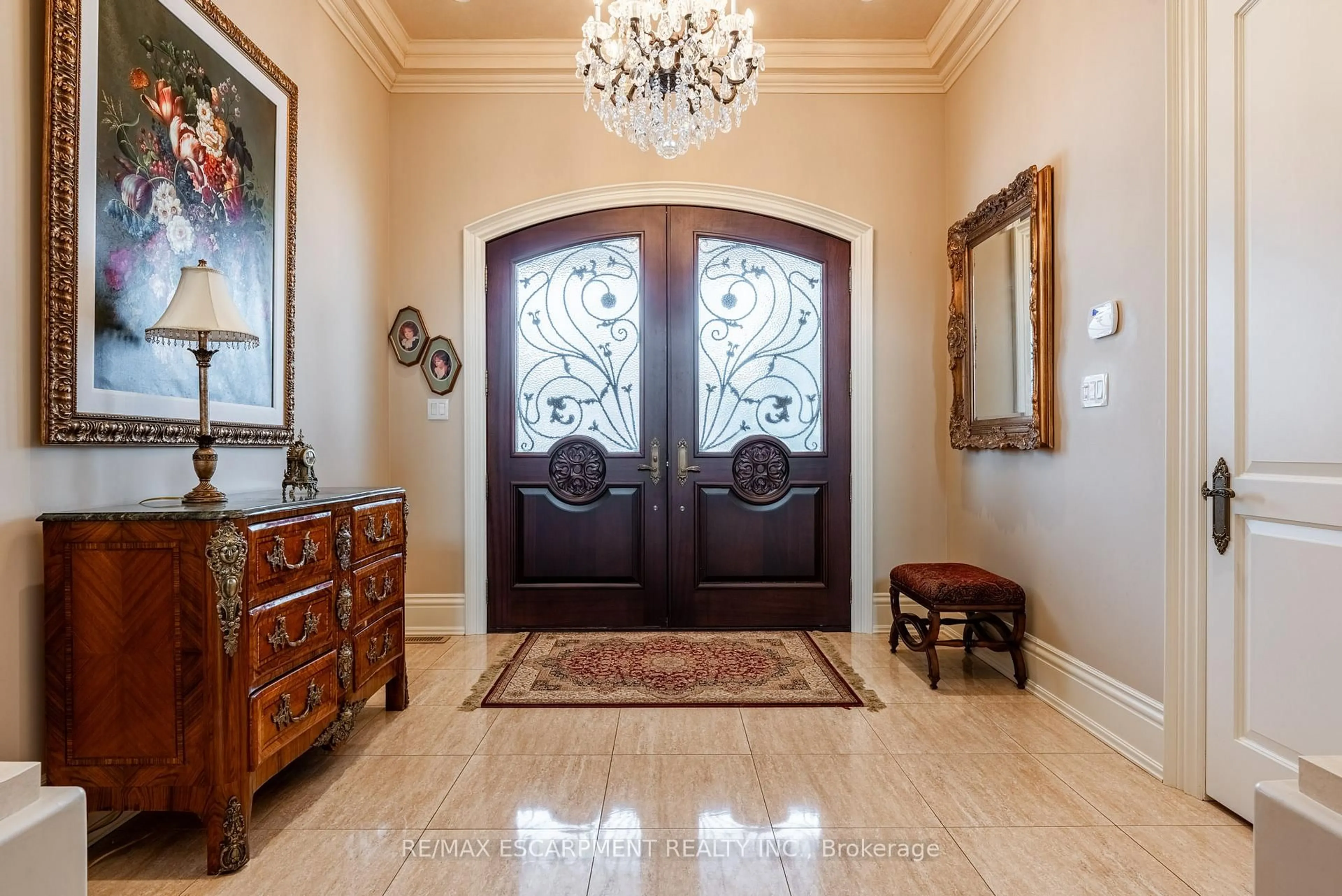 Indoor entryway for 2594 Bluffs Way, Burlington Ontario L7M 0T8