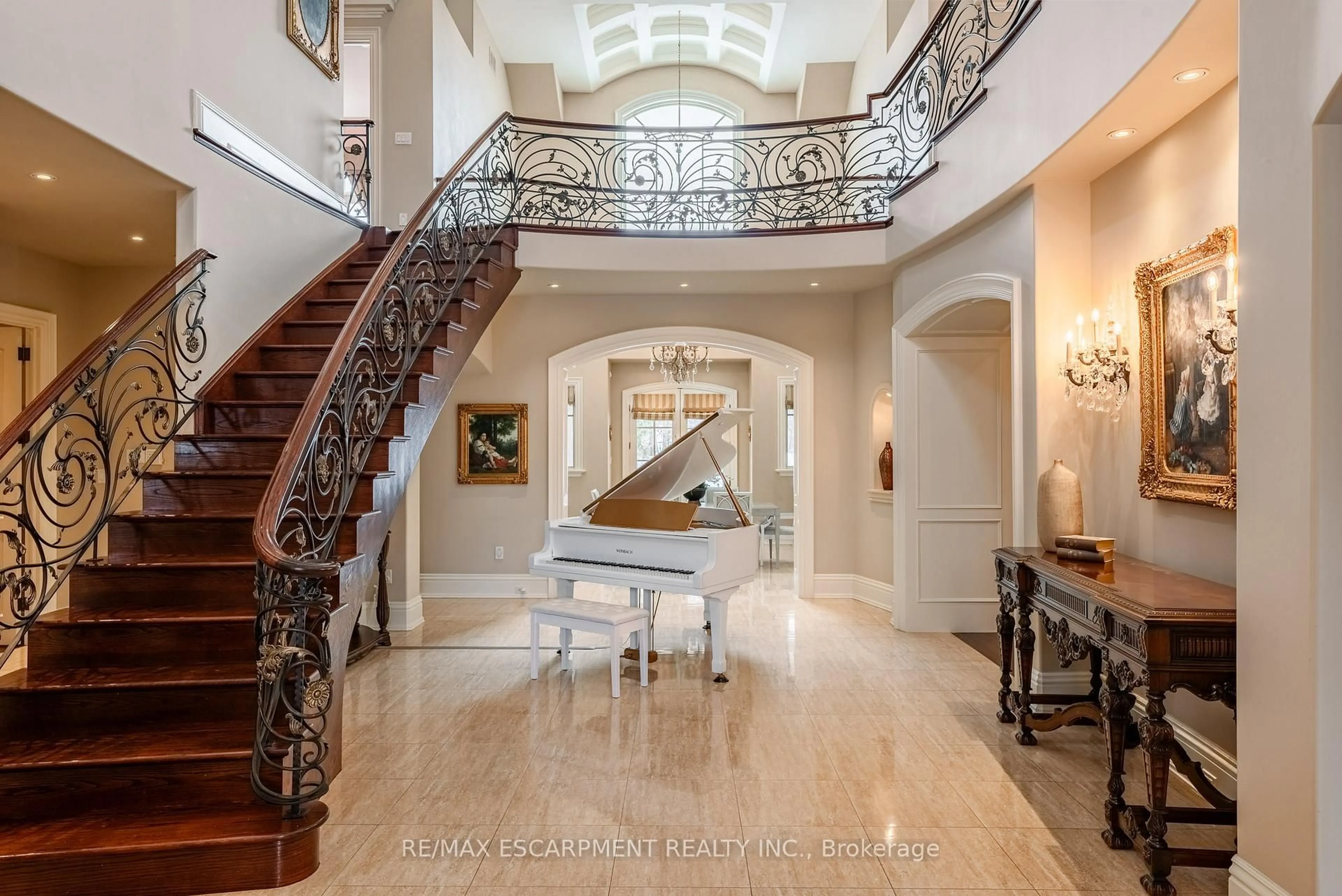 Indoor foyer for 2594 Bluffs Way, Burlington Ontario L7M 0T8