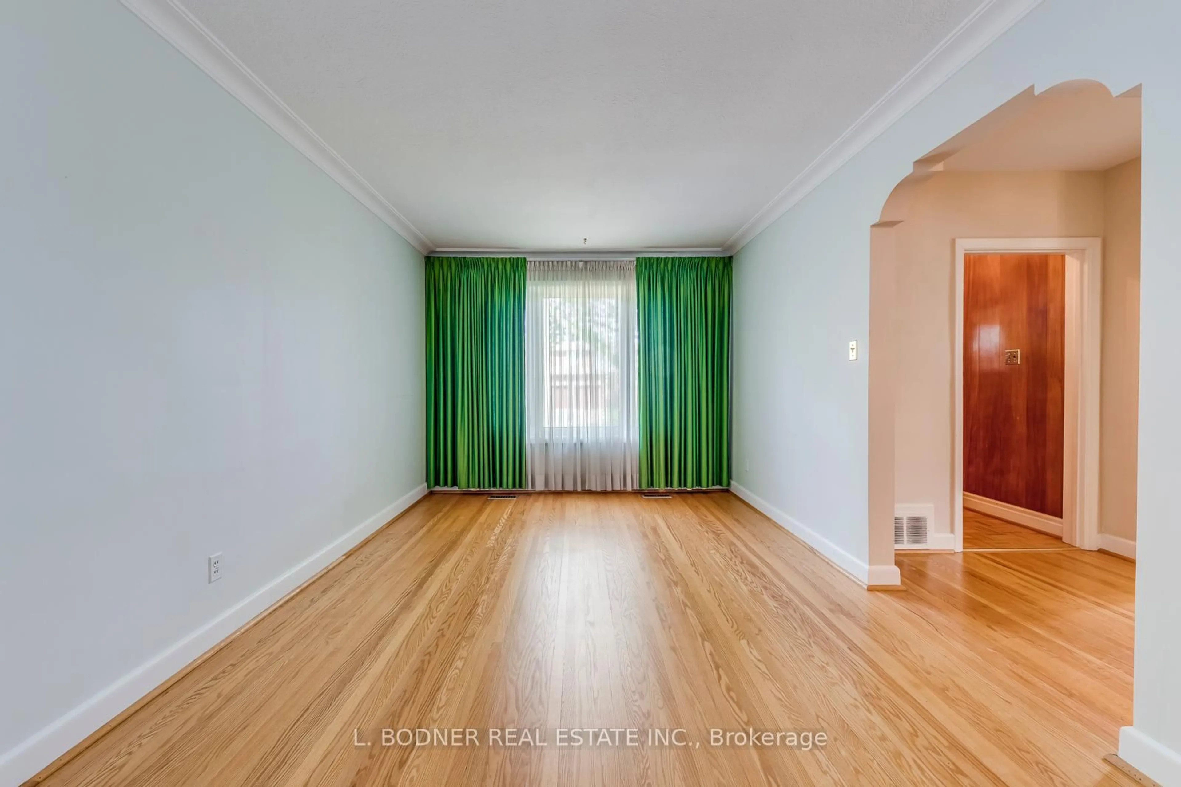 A pic of a room for 150 Silverhill Dr, Toronto Ontario M9B 3W7