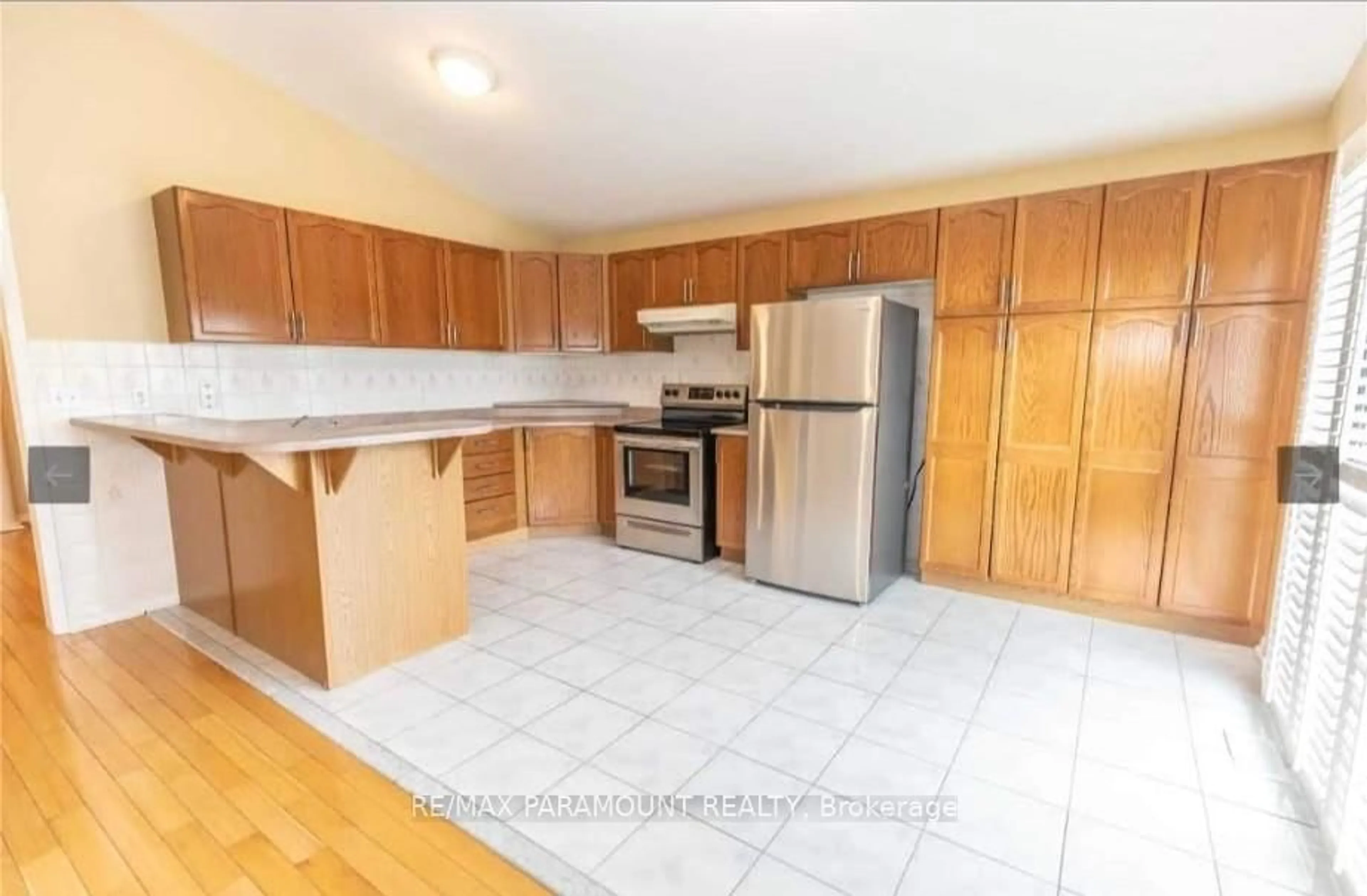 Standard kitchen, unknown for 1043 Blueheron Blvd, Mississauga Ontario L5V 2J8