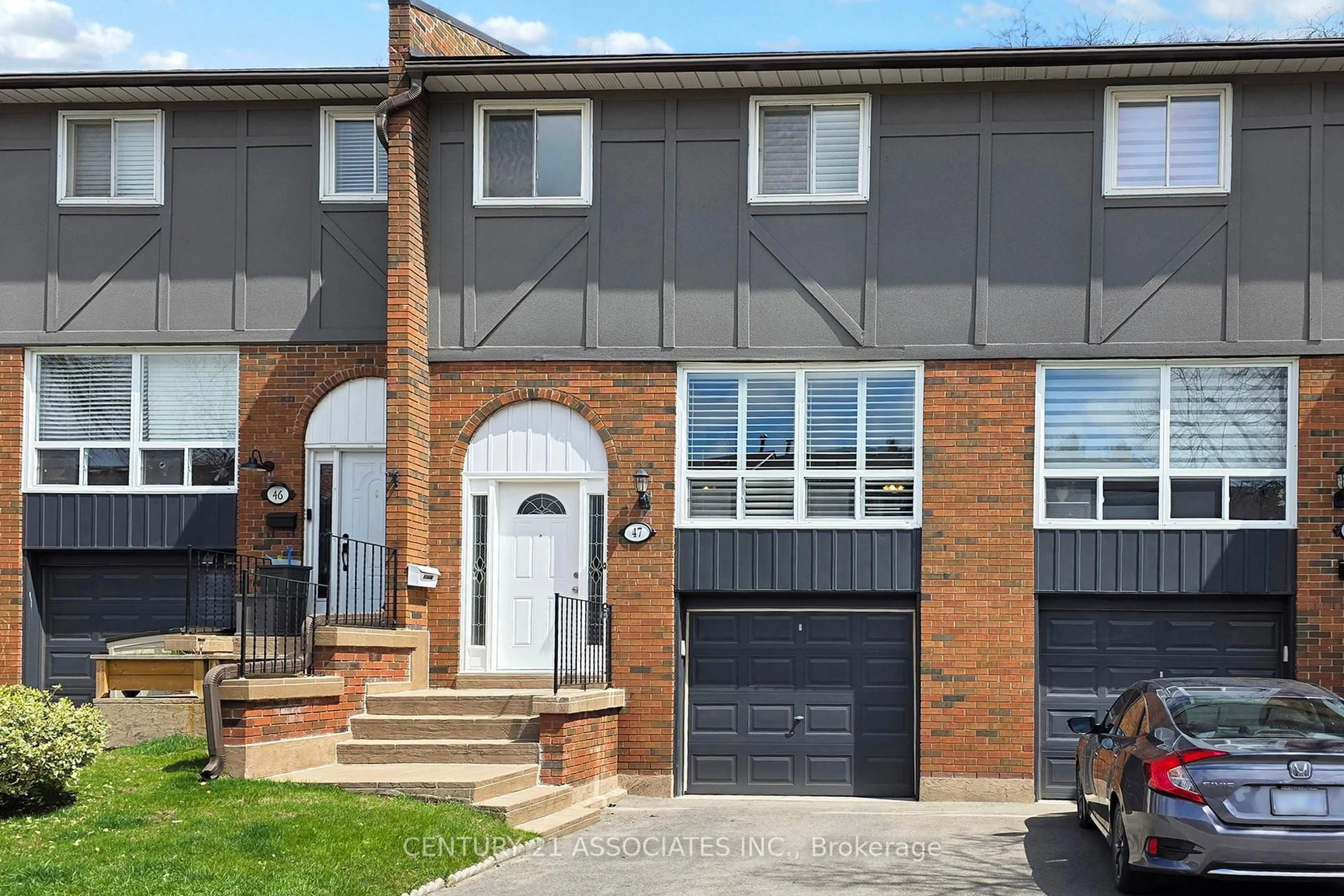Home with brick exterior material, street for 1616 Haig Blvd #47, Mississauga Ontario L5E 3C9