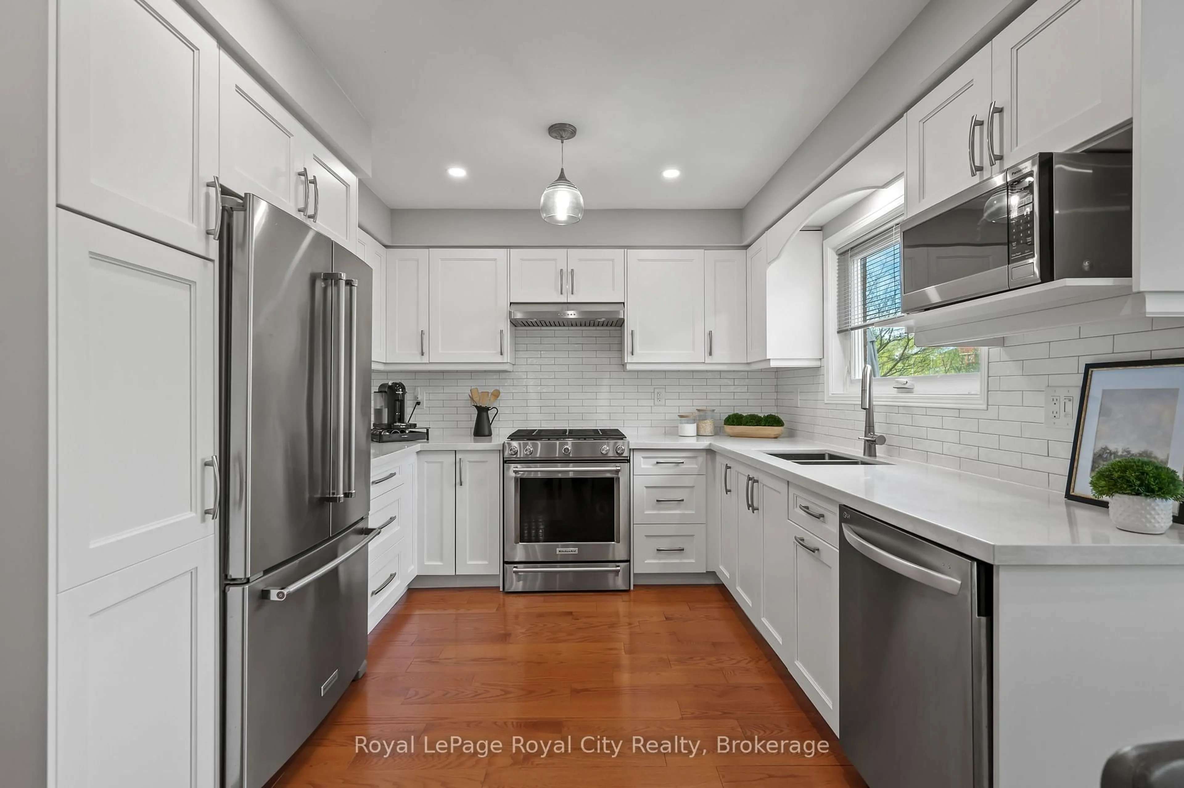 Contemporary kitchen, ceramic/tile floor for 6515 Alderwood Tr, Mississauga Ontario L5N 6W5