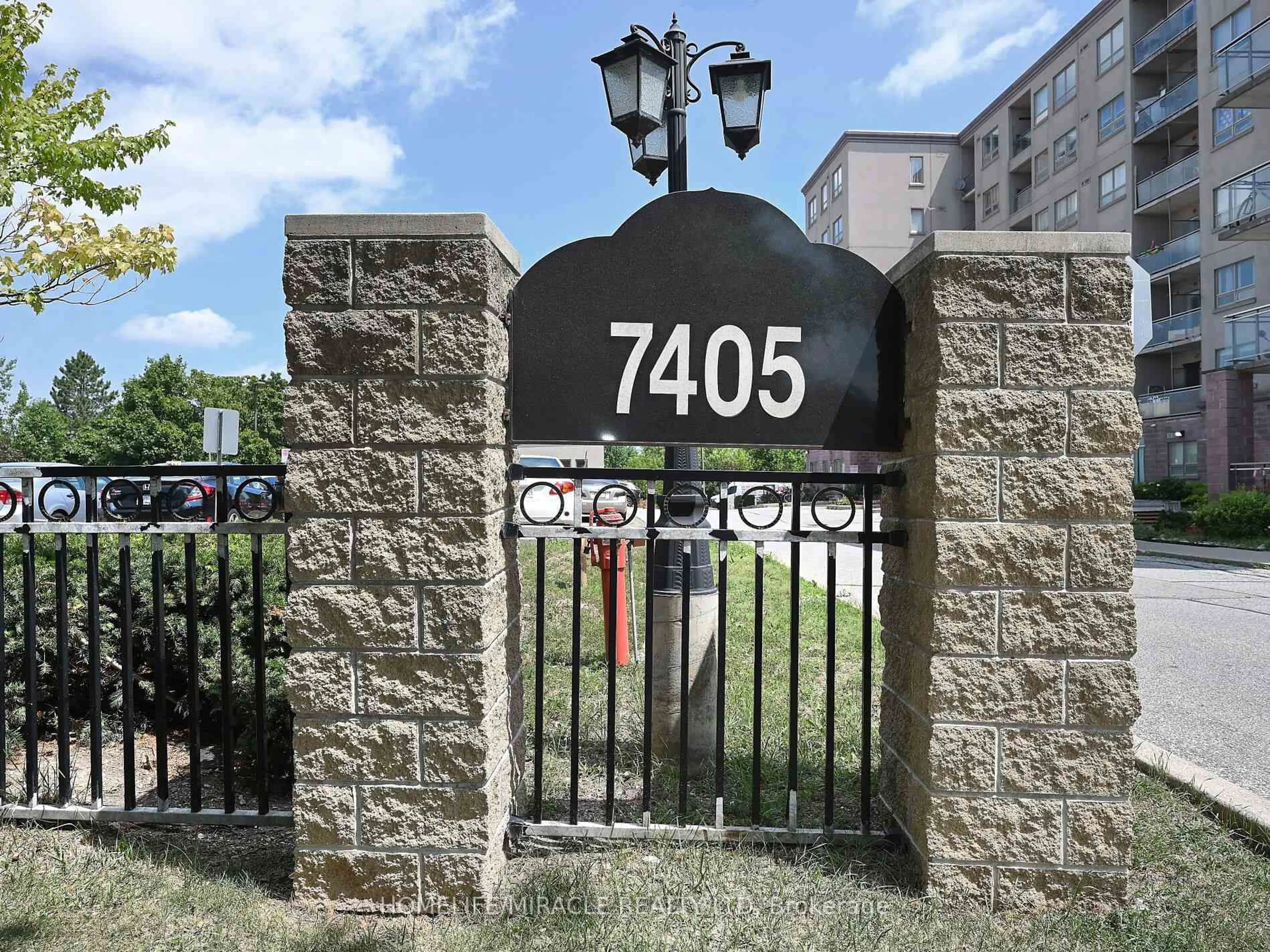 Indoor entryway for 7405 Goreway Dr #315, Mississauga Ontario L4T 0A3