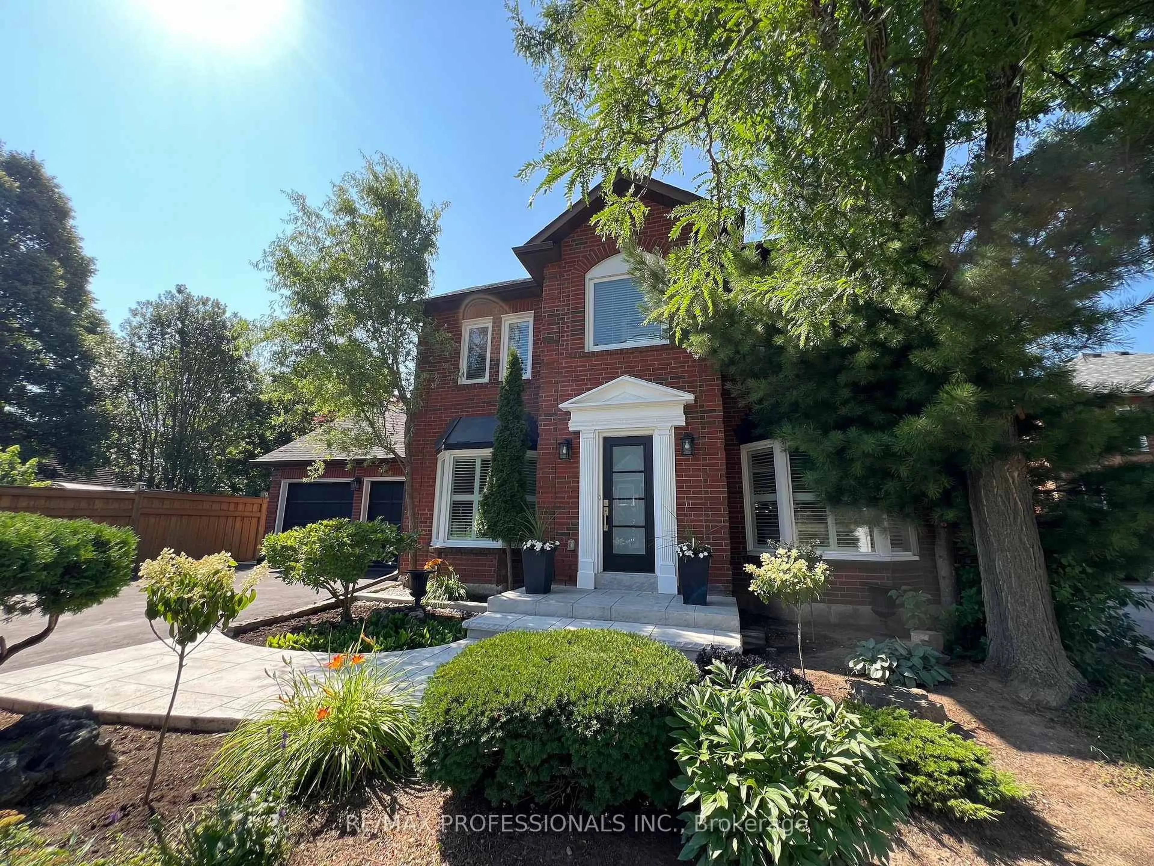 Home with brick exterior material, street for 6604 Tenth Line, Mississauga Ontario L5N 4S1