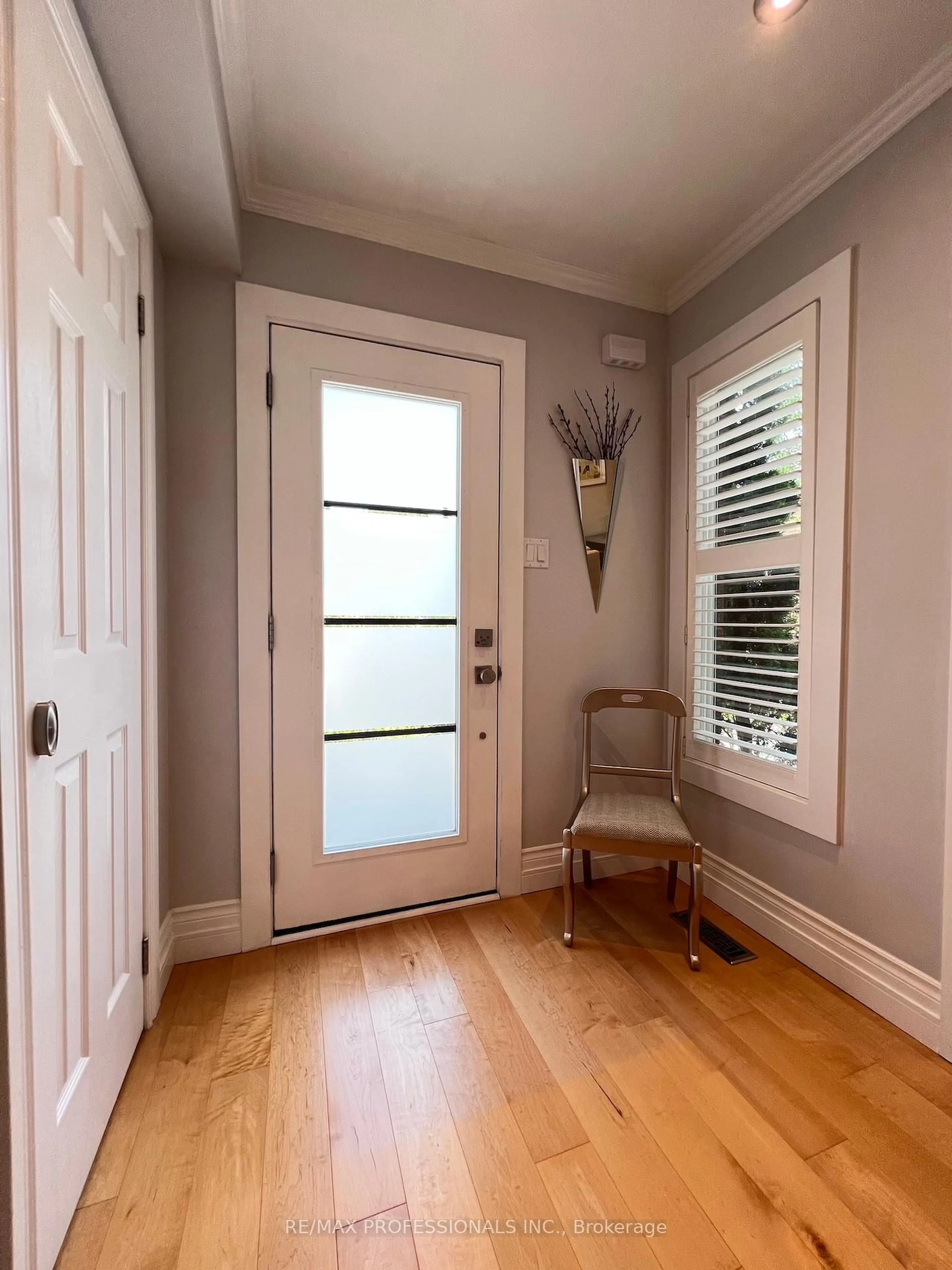 Indoor entryway for 6604 Tenth Line, Mississauga Ontario L5N 4S1