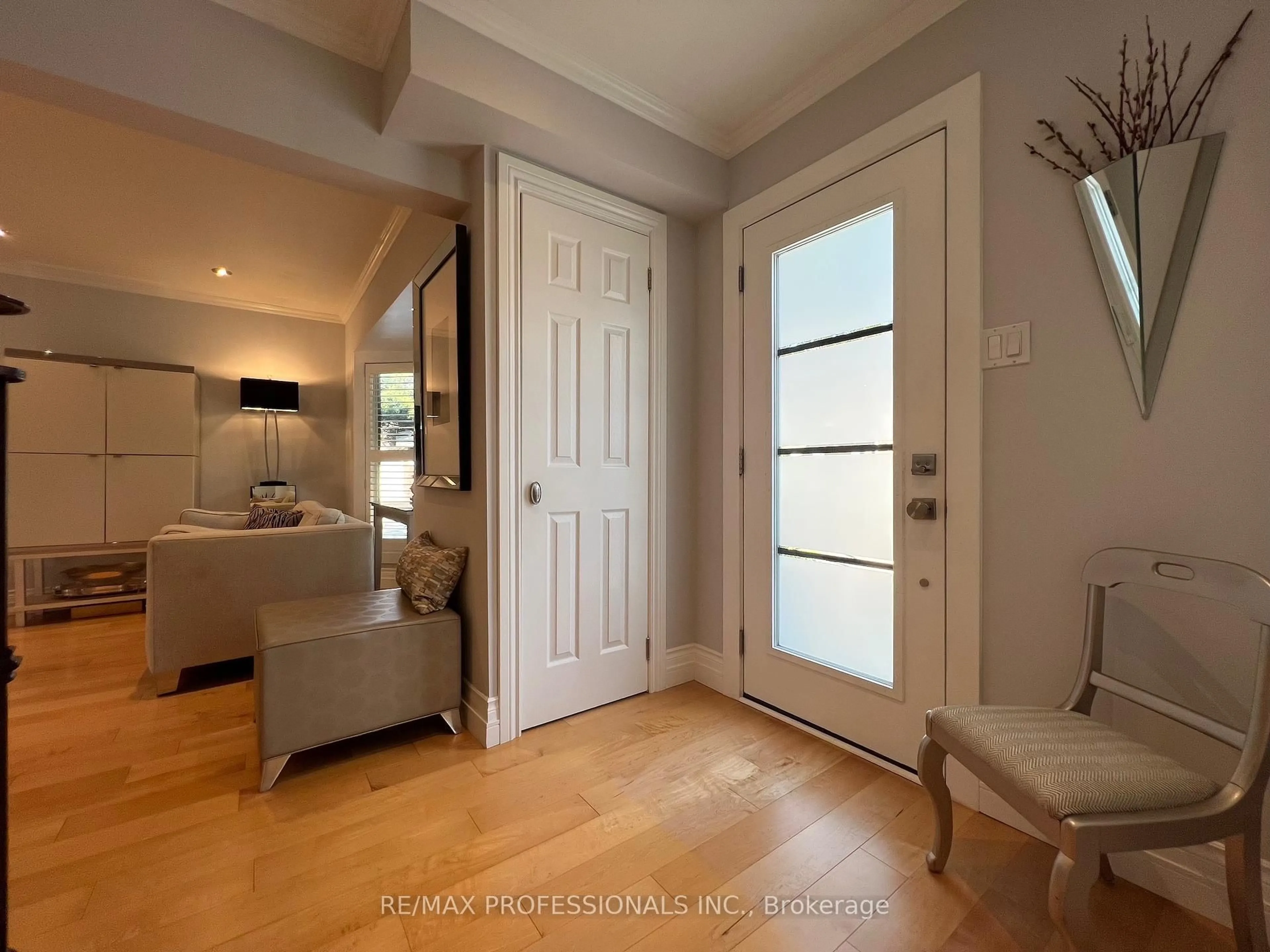 Indoor entryway for 6604 Tenth Line, Mississauga Ontario L5N 4S1