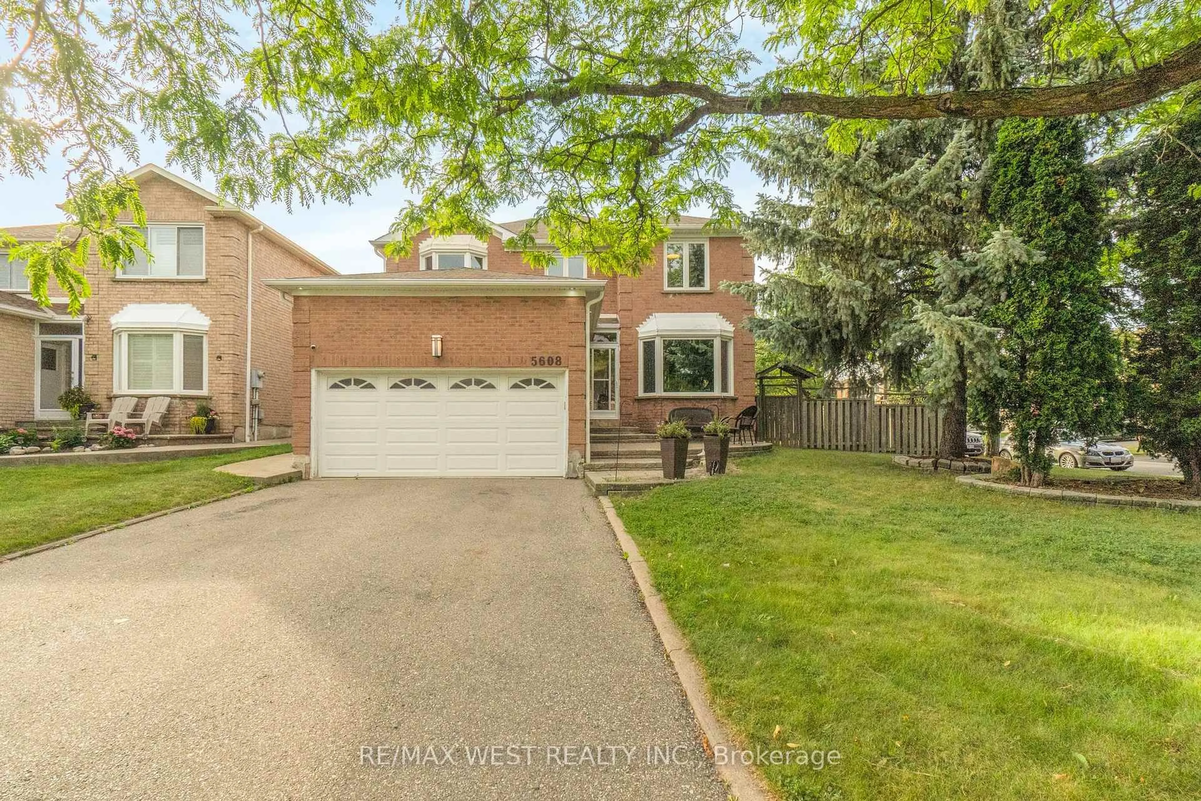 Home with brick exterior material, street for 5608 Goldenbrook Dr, Mississauga Ontario L5M 3V9
