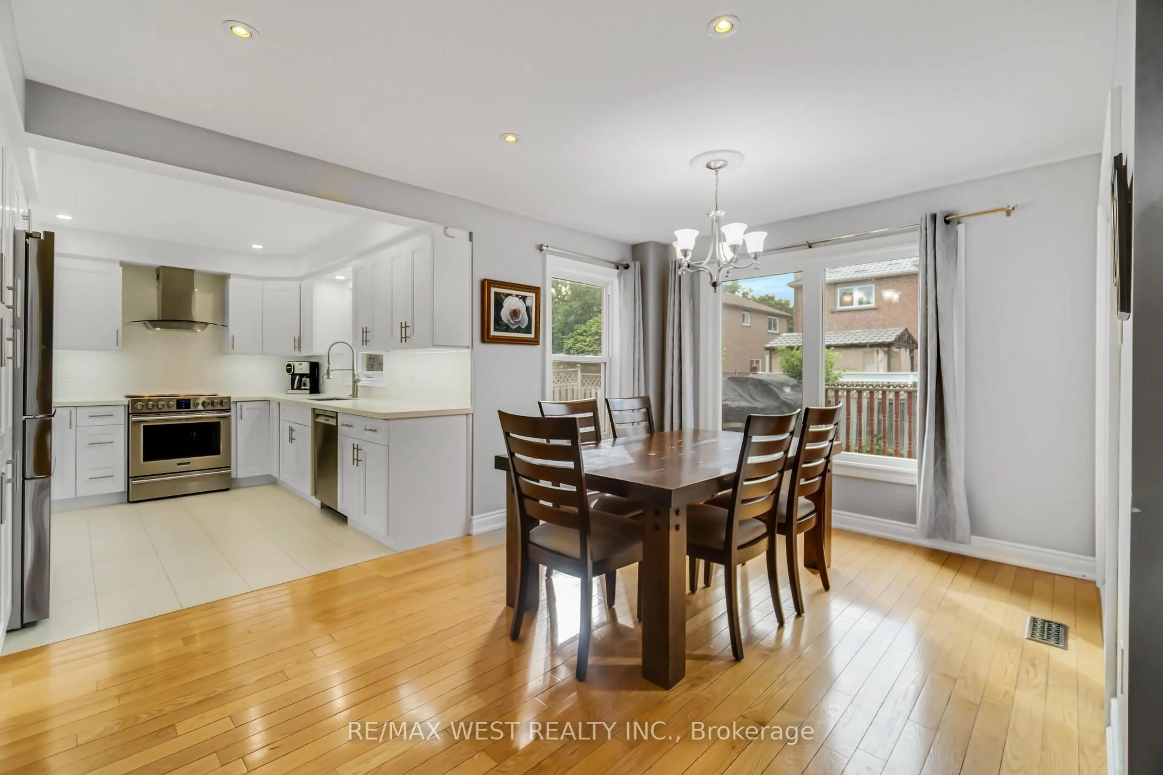 Open concept kitchen, wood/laminate floor for 5608 Goldenbrook Dr, Mississauga Ontario L5M 3V9