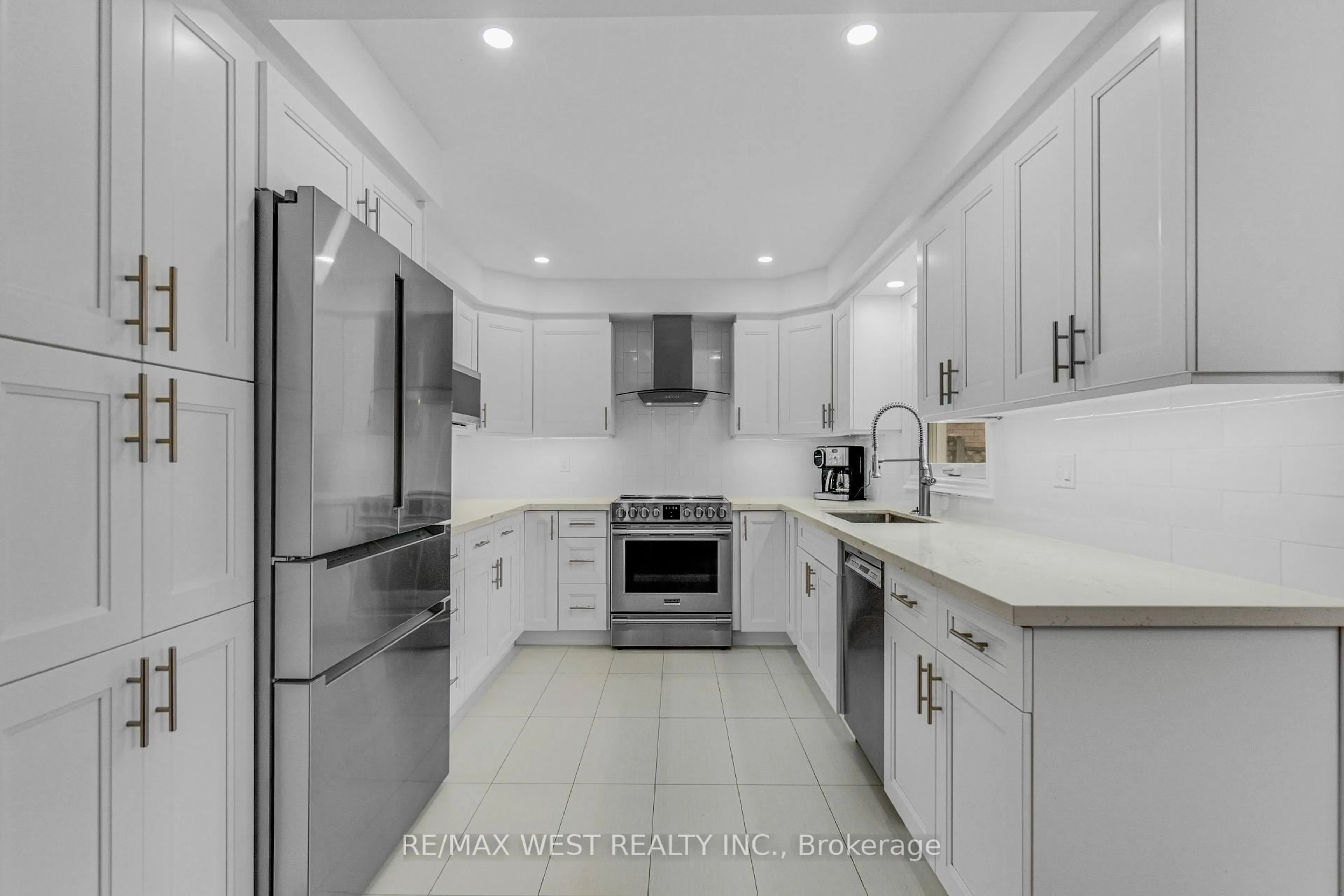 Unknown for 5608 Goldenbrook Dr, Mississauga Ontario L5M 3V9