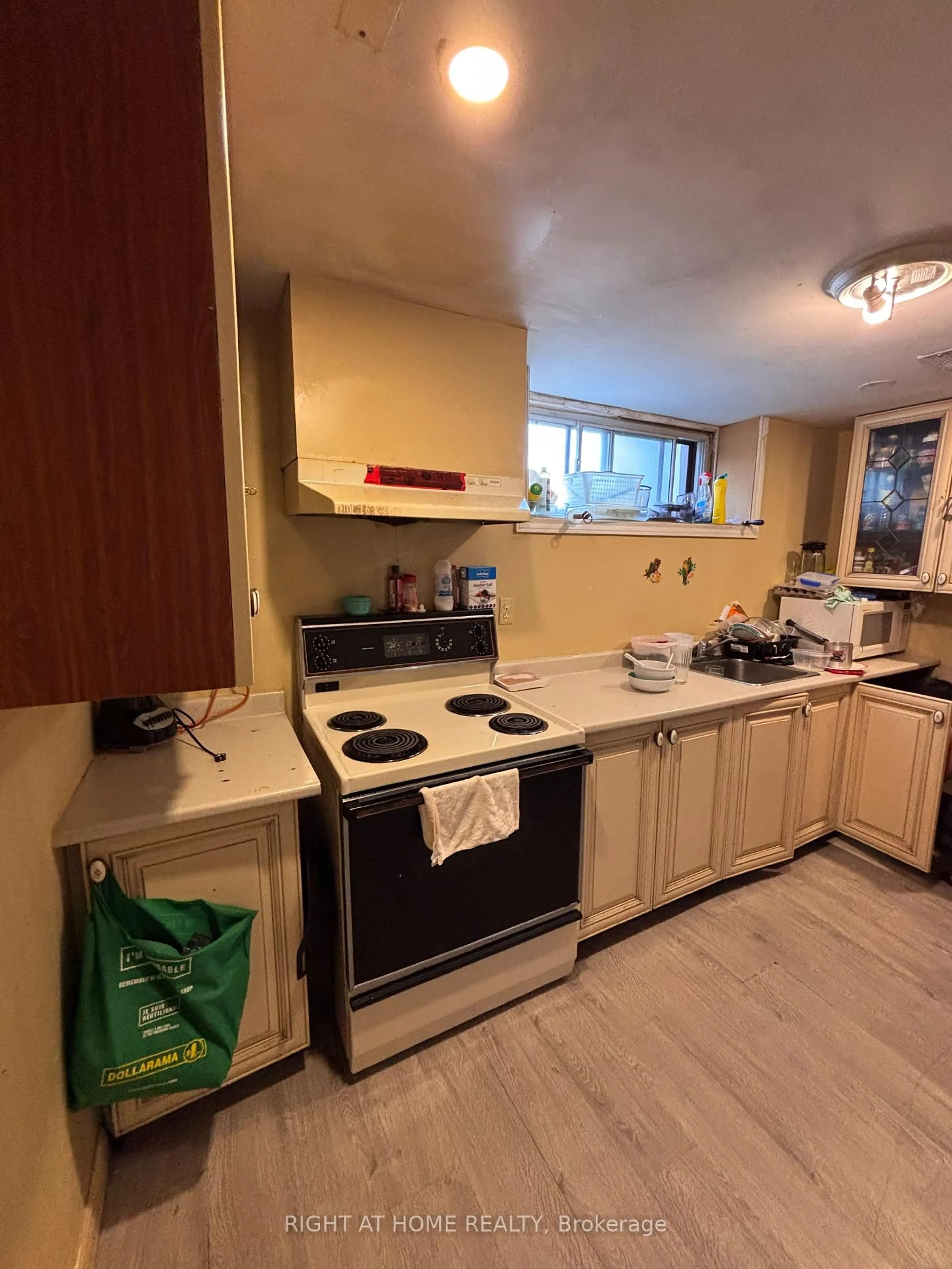 Standard kitchen, unknown for 10 Thistle Down Blvd, Toronto Ontario M9V 1H8