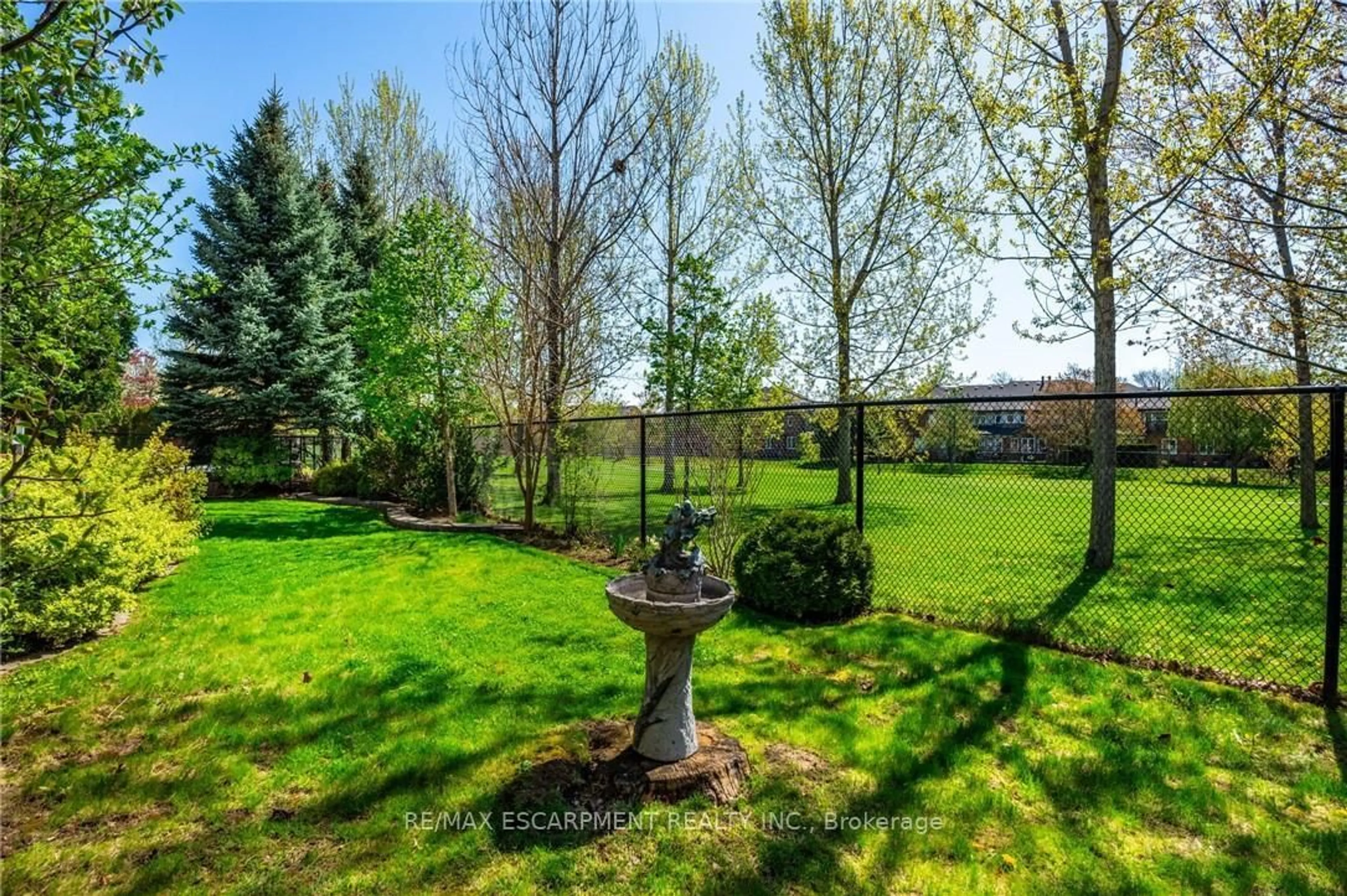 Patio, forest/trees view for 4198 Kane Cres, Burlington Ontario L7M 5C1