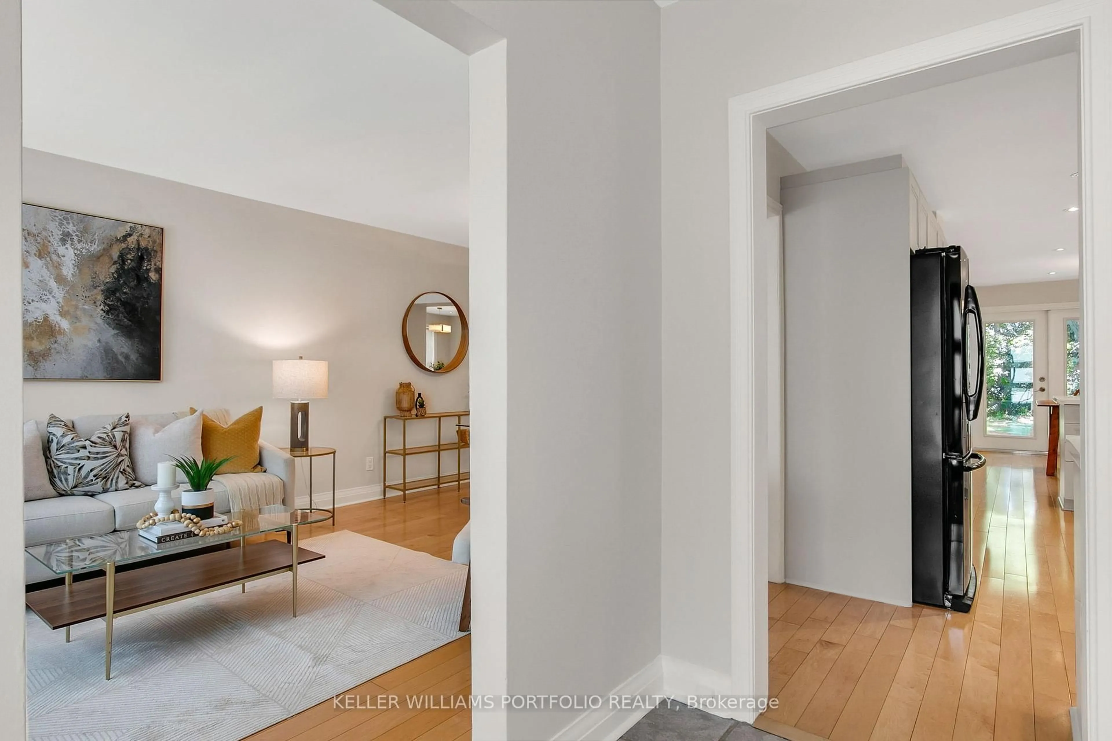 Indoor entryway for 85 Ashbourne Dr, Toronto Ontario M9B 4H6