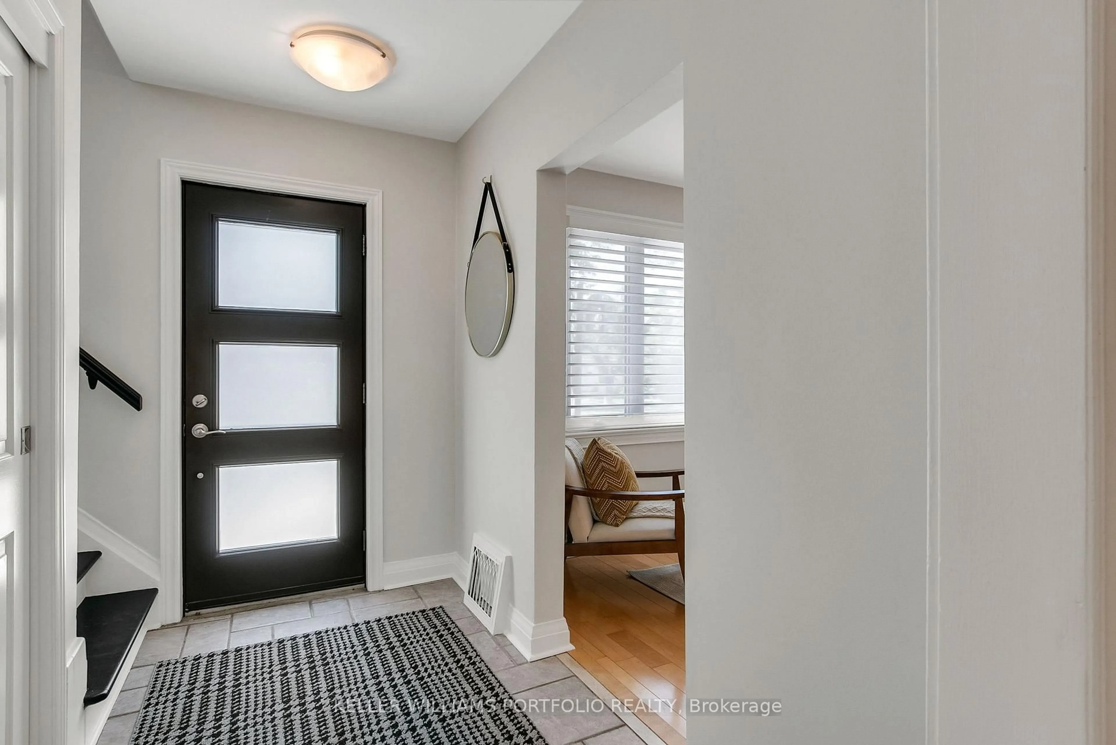 Indoor entryway for 85 Ashbourne Dr, Toronto Ontario M9B 4H6