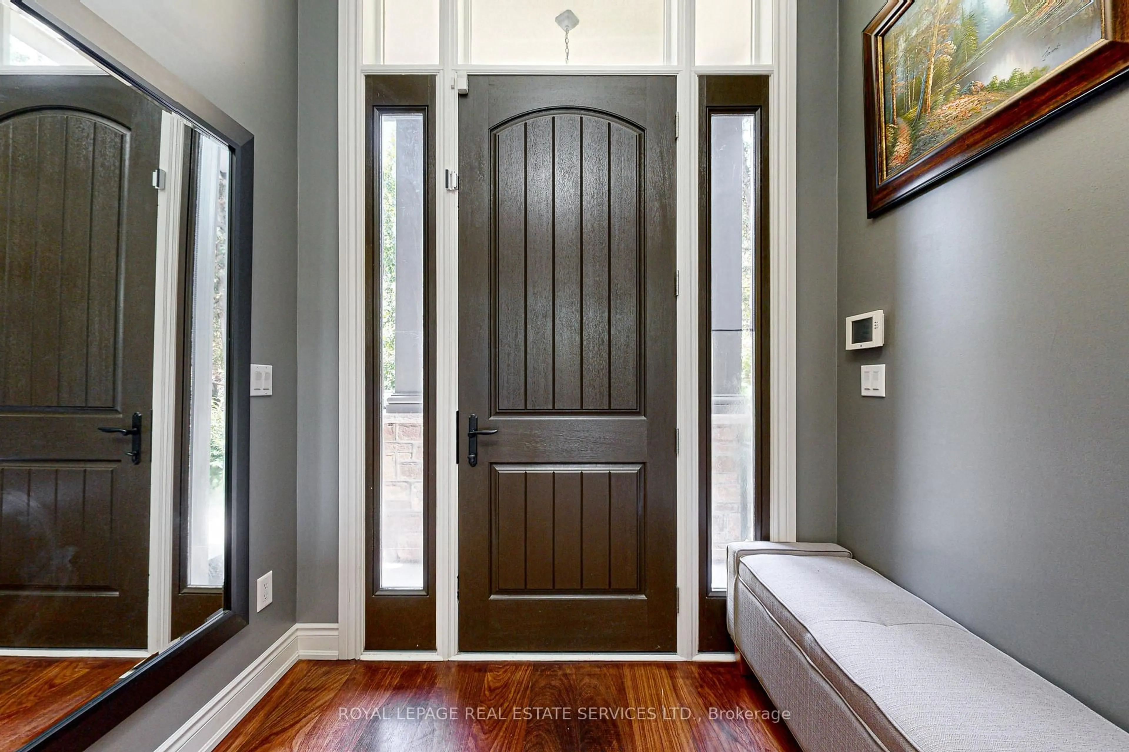 Indoor entryway for 159 Viewbank Cres, Oakville Ontario L6L 1R3